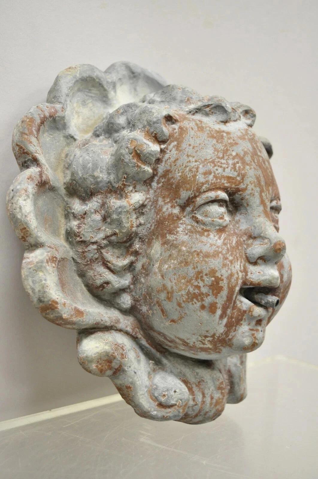 Antique French Neoclassico Piccola fontana da giardino con testa di cherubino in piombo in vendita 1