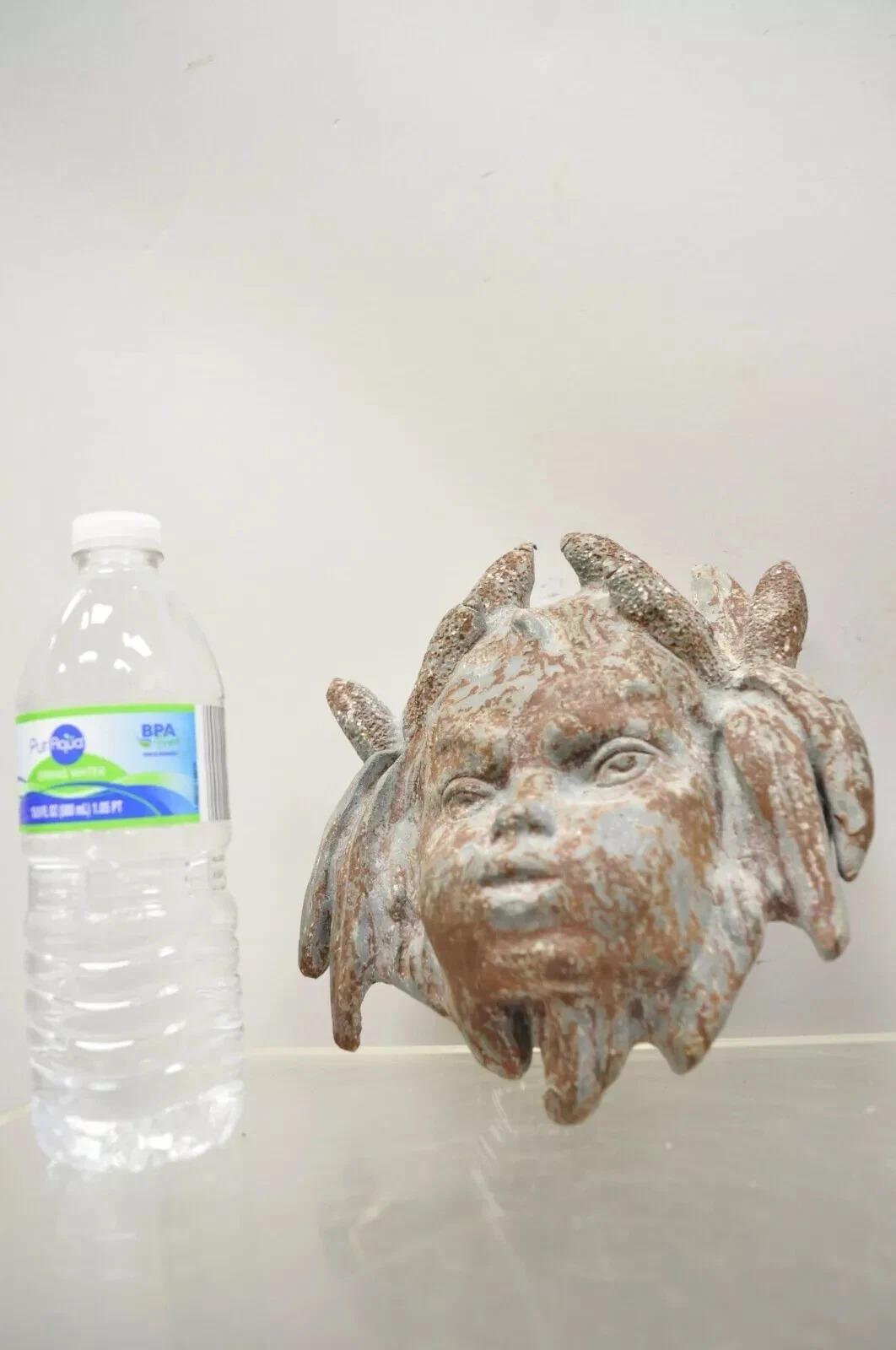 Antique French Neoclassical Small Lead Cherub Head Wall Fountain Garden Art Neoclásico en venta
