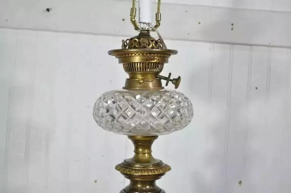 Lampe de table française ancienne de style néoclassique jeune fille figurative en bronze et marbre en vente 1