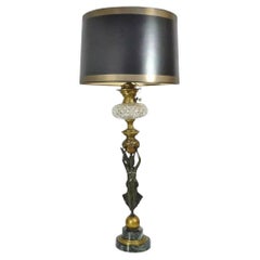 Lampe de table française ancienne de style néoclassique jeune fille figurative en bronze et marbre