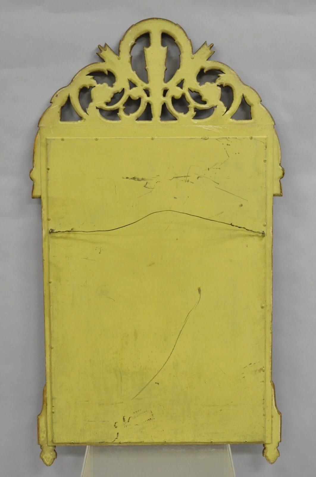 Antique French Neoclassical Style Gold Gesso Arrow & Wreath Wall Mirror en vente 2