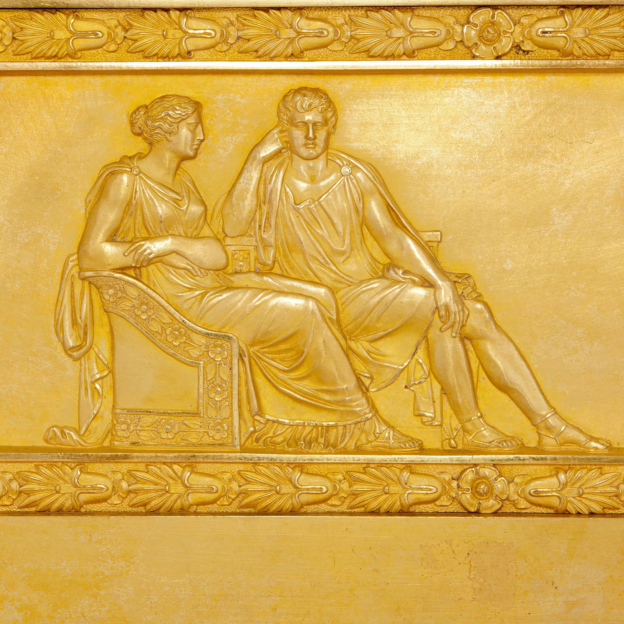 Antike französische Kaminsimsuhr im neoklassischen Stil aus Ormolu (Vergoldet) im Angebot
