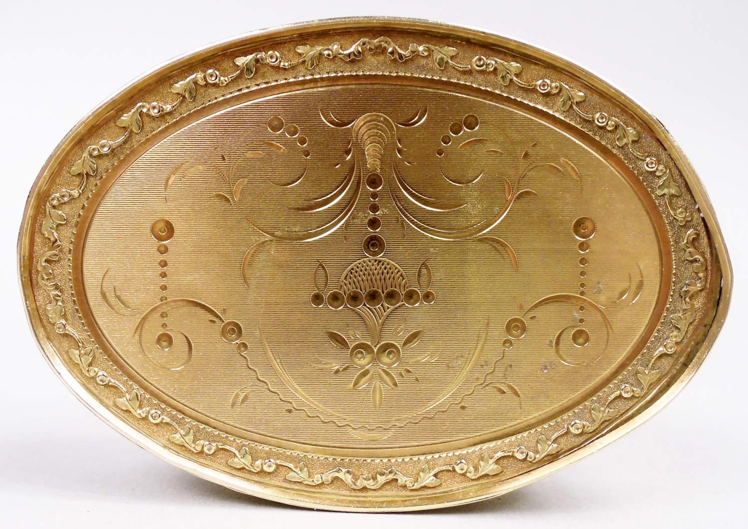 Néoclassique Tabatière néoclassique française ancienne en or 18 carats en vente