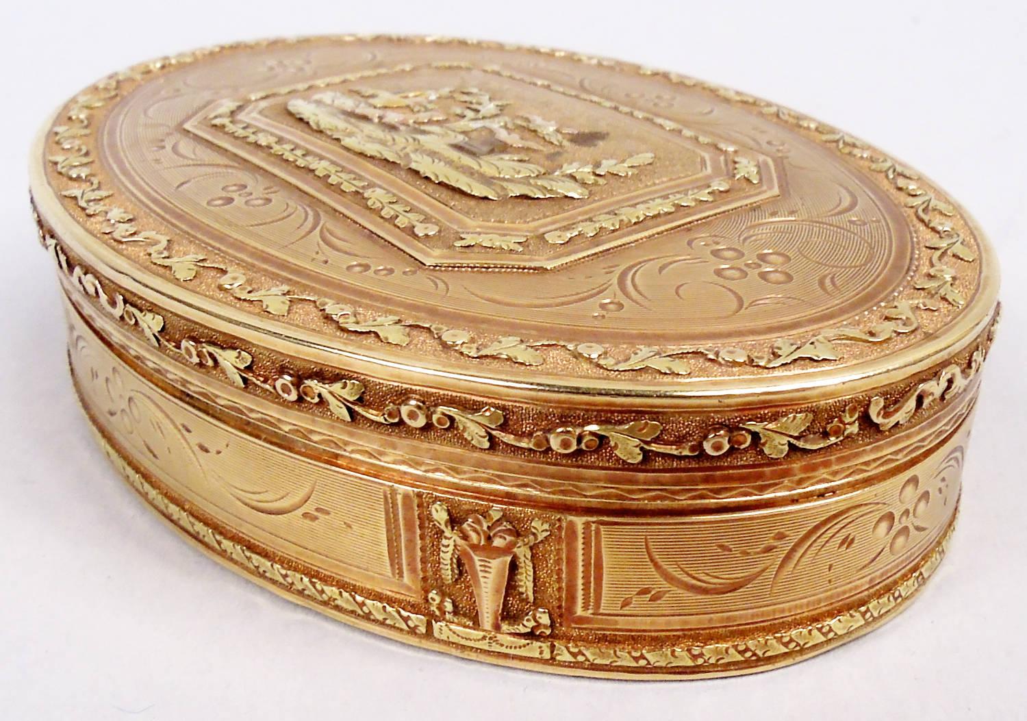 Tabatière néoclassique française ancienne en or 18 carats Bon état - En vente à New York, NY