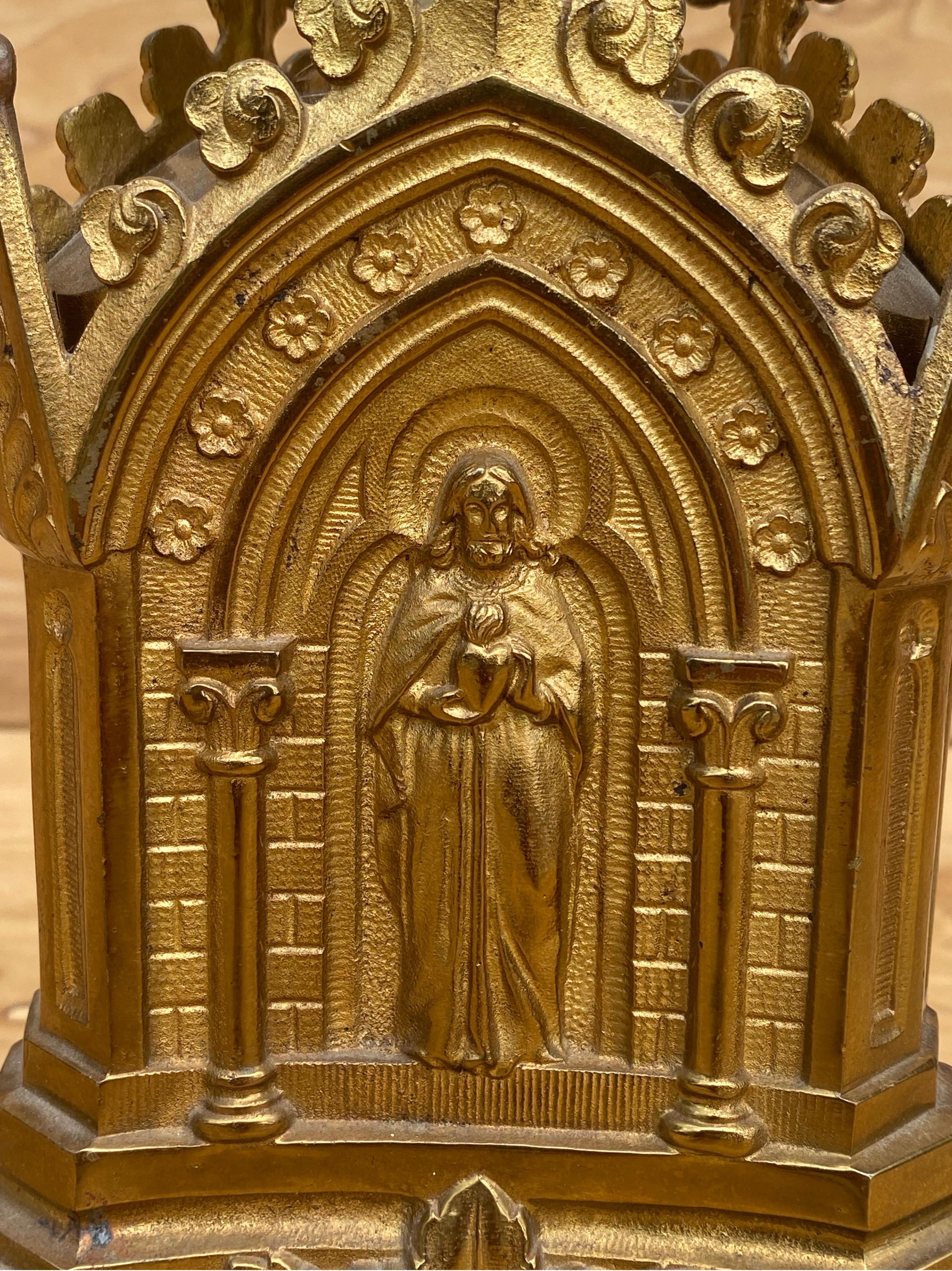Antike Französisch Neogotik Altar Torchère Kerzenleuchter Set w / Jesus & Kreuz im Angebot 1