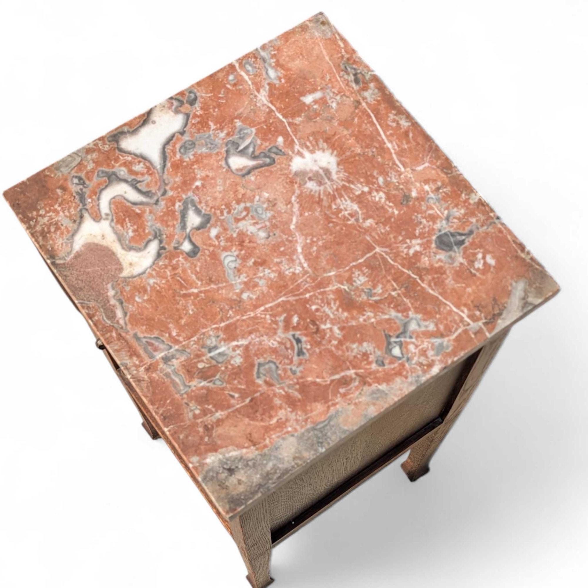 Antique French Oak and Marble Nightstands, Early 20th Century, Pair en vente 3