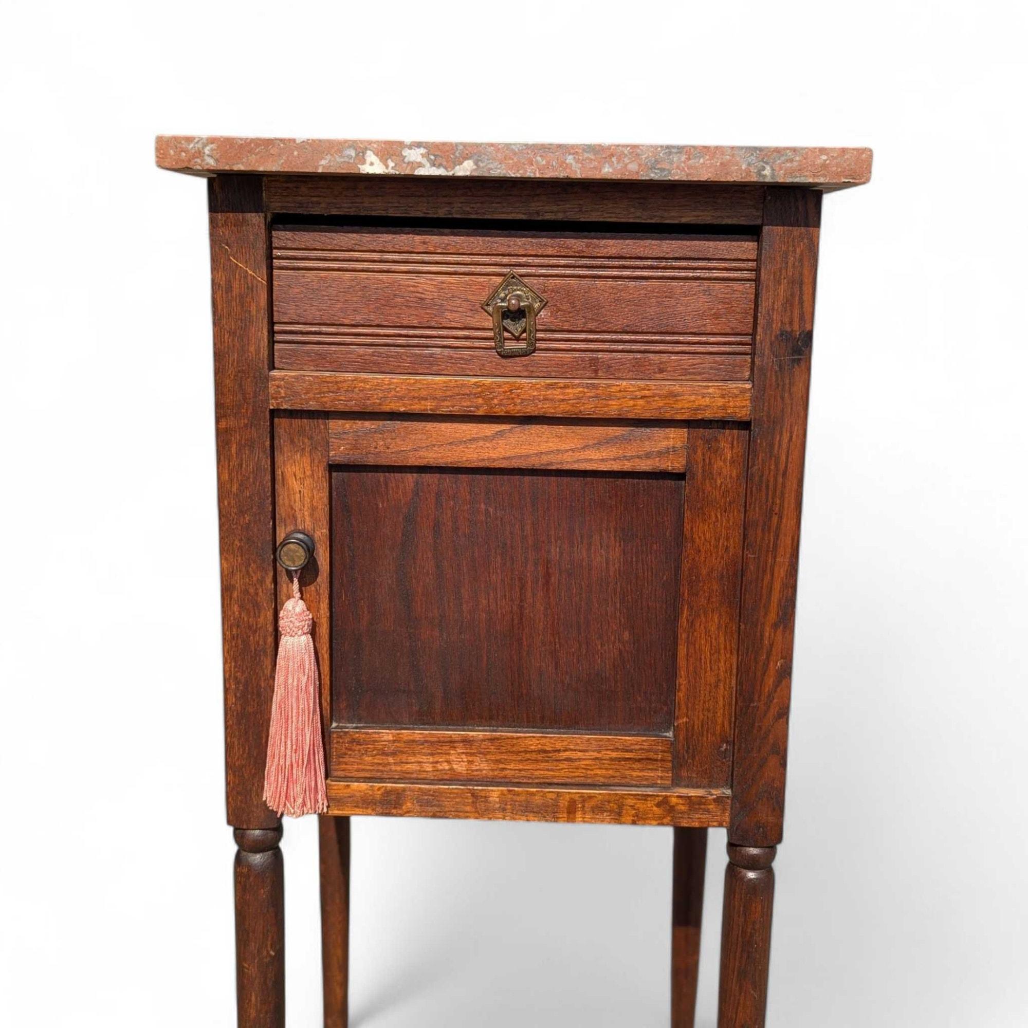 Antique French Oak and Marble Nightstands, Early 20th Century, Pair en vente 4
