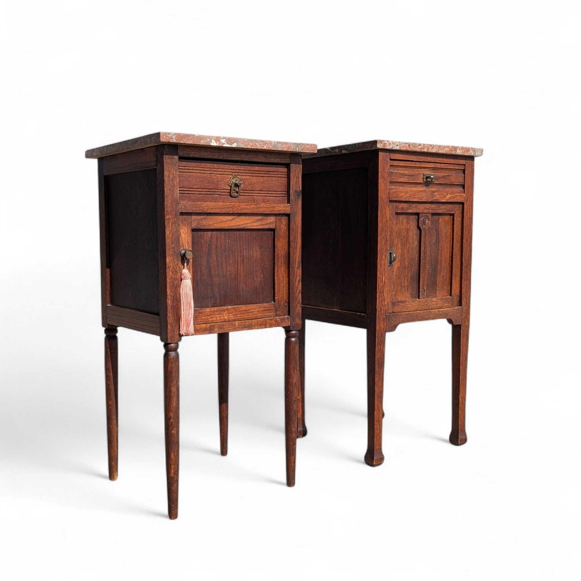 Antique French Oak and Marble Nightstands, Early 20th Century, Pair en vente 5