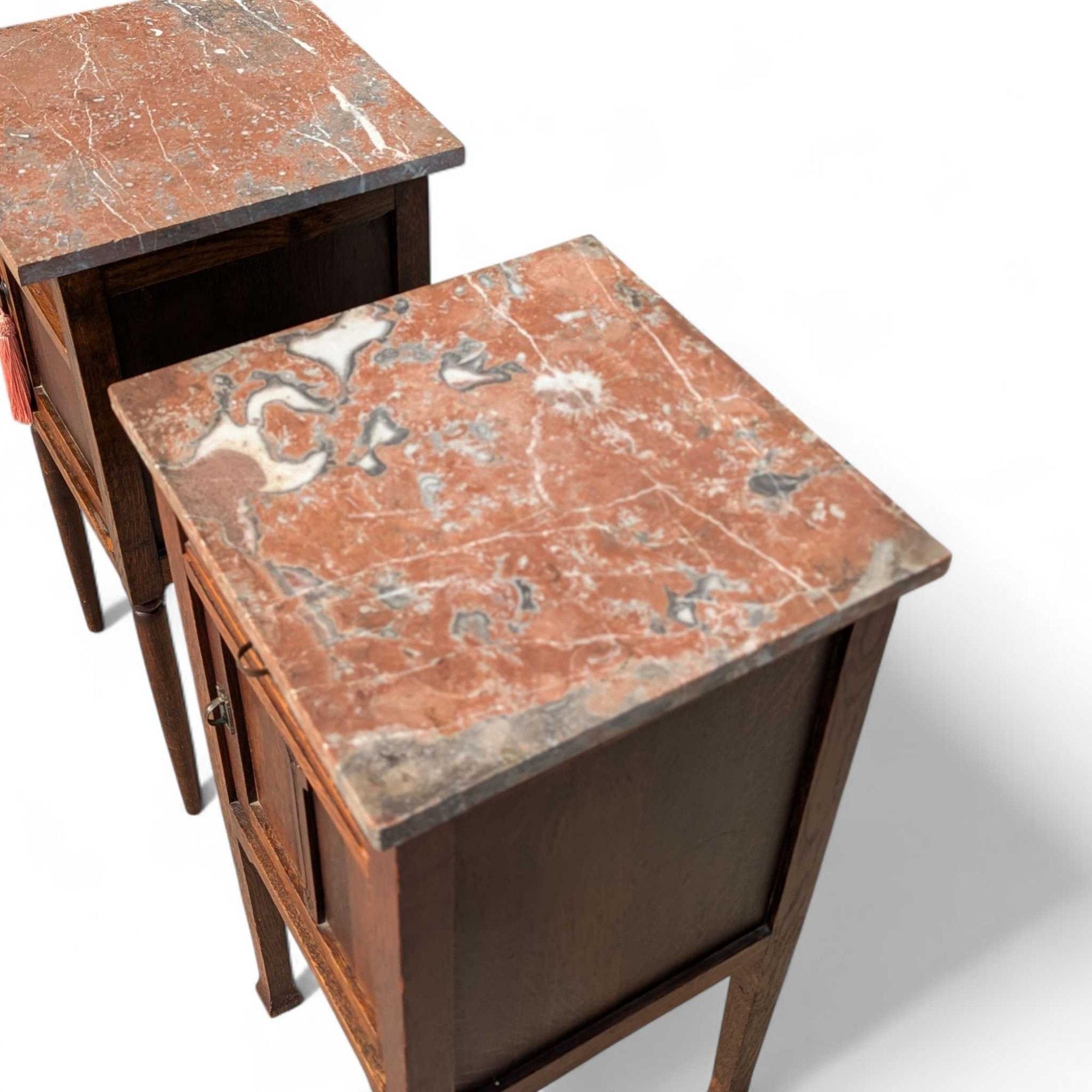 Antique French Oak and Marble Nightstands, Early 20th Century, Pair en vente 7