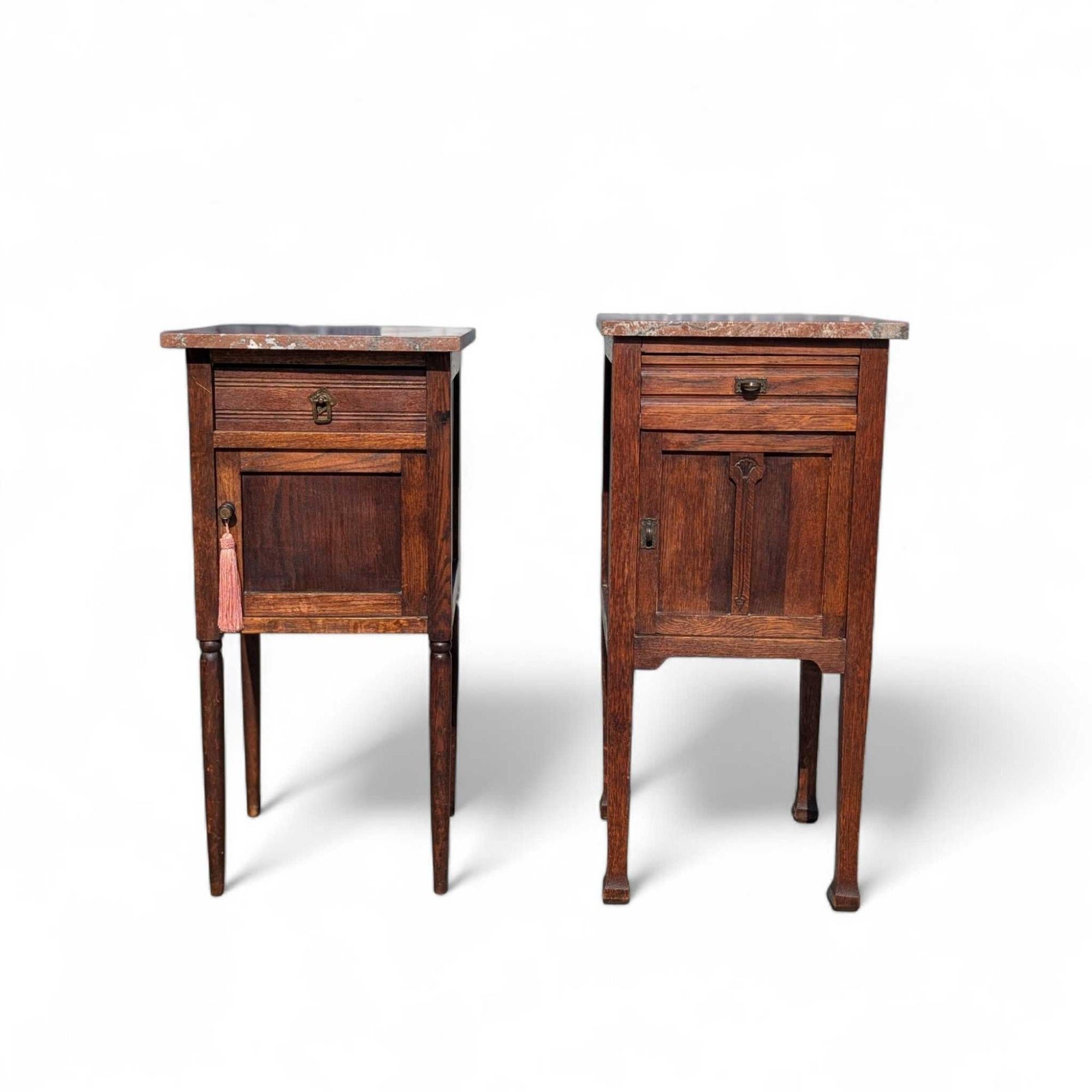 Antique French Oak and Marble Nightstands, Early 20th Century, Pair en vente 11