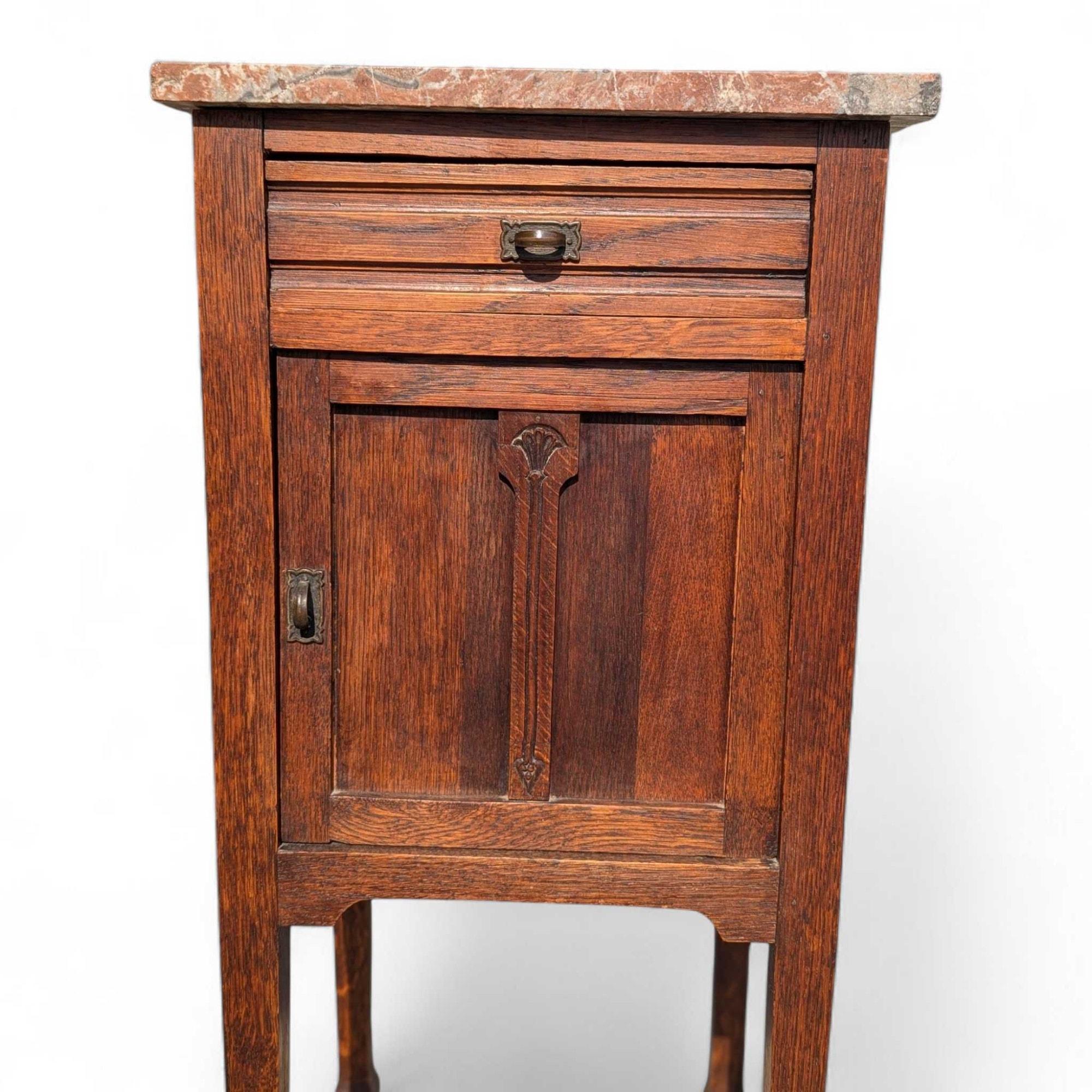Antique French Oak and Marble Nightstands, Early 20th Century, Pair en vente 12