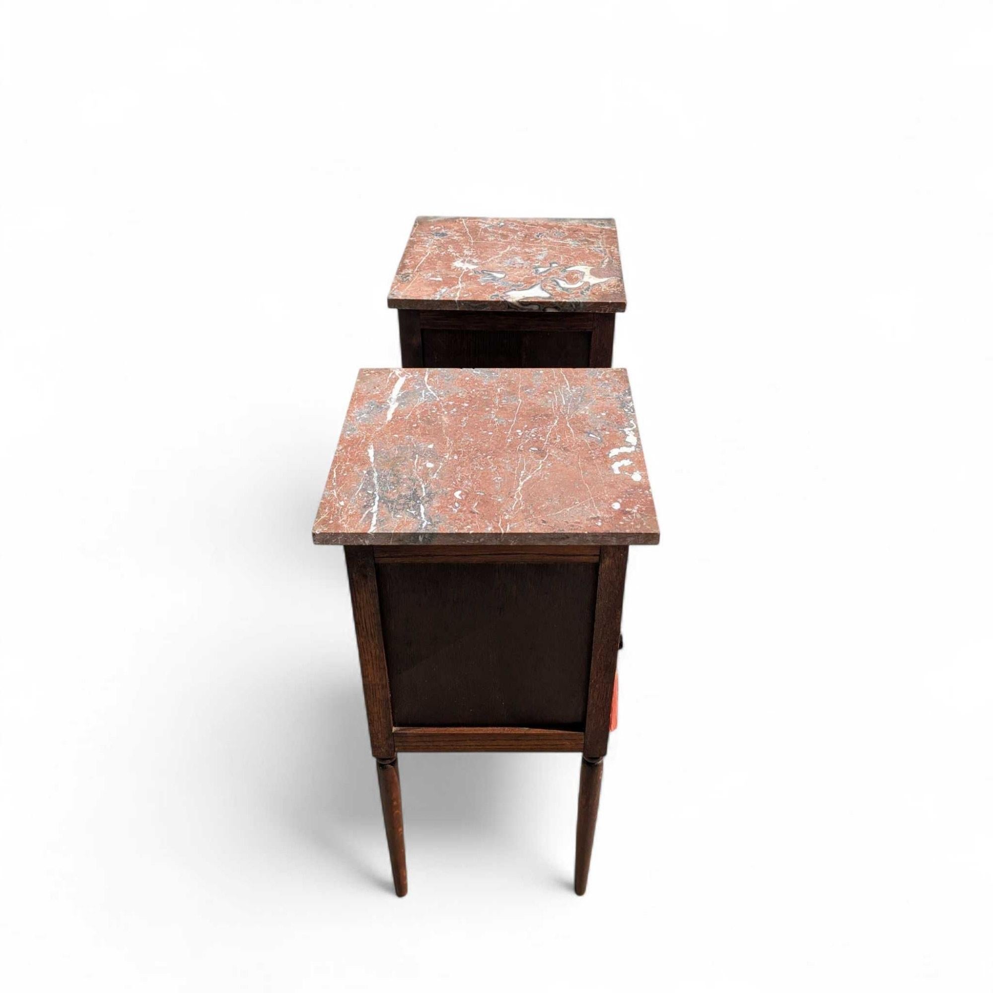 Antique French Oak and Marble Nightstands, Early 20th Century, Pair en vente 13