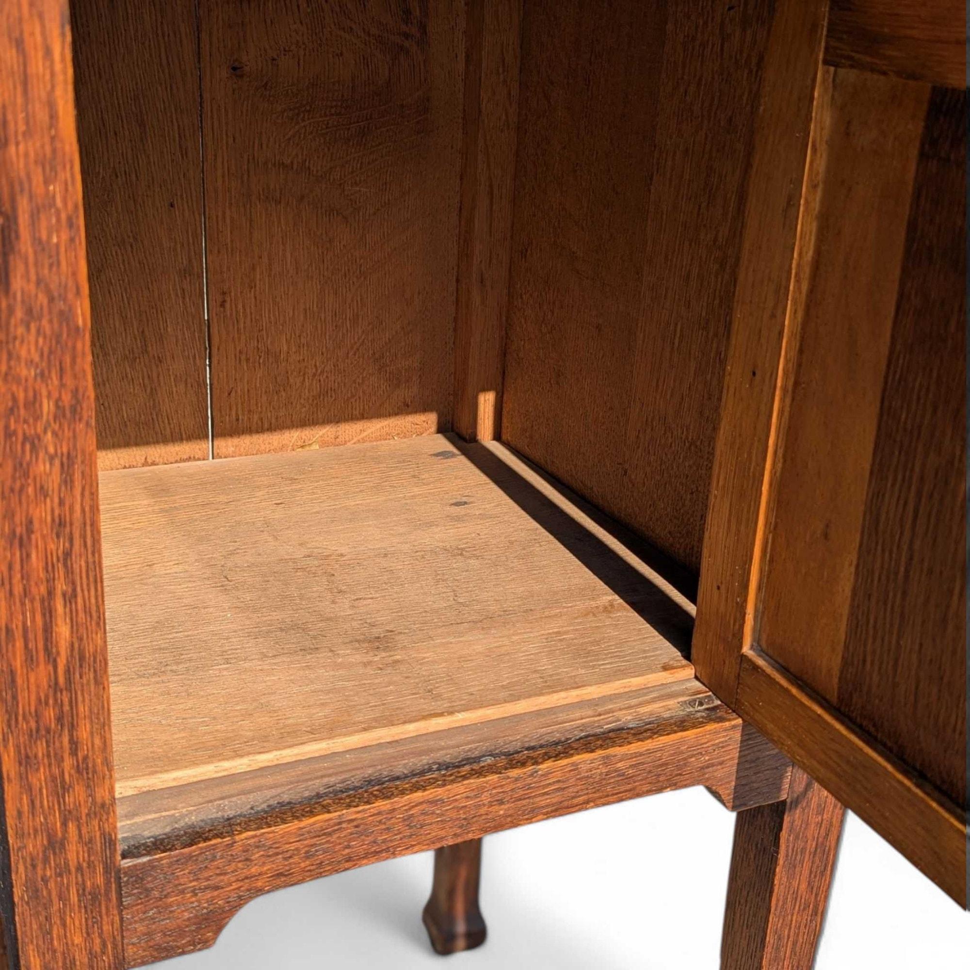 Antique French Oak and Marble Nightstands, Early 20th Century, Pair en vente 2