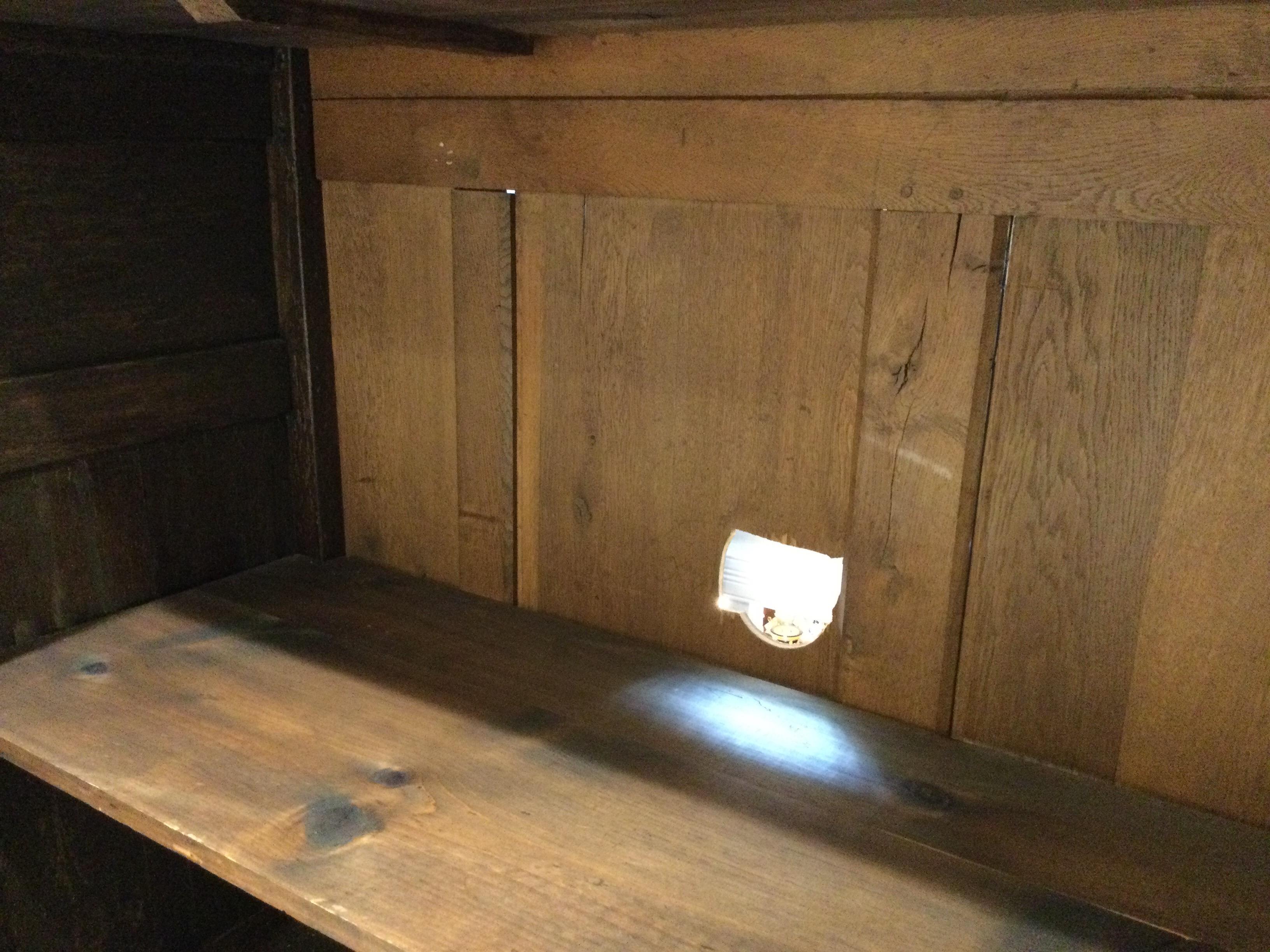 Antique French Oak Armoire, 18° secolo in vendita 4