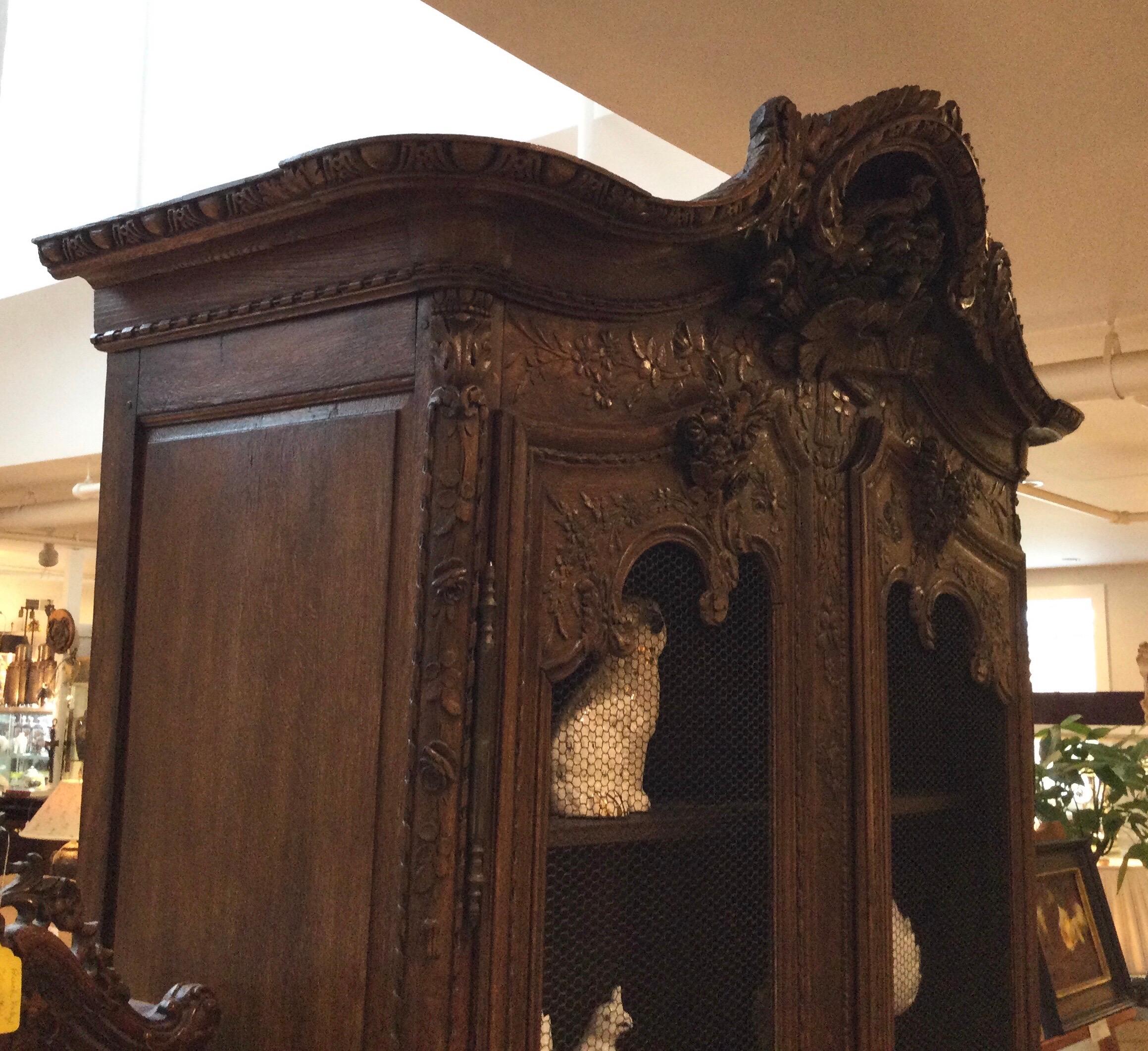 Antique French Oak Armoire, 18th Century In Good Condition For Sale In Lambertville, NJ