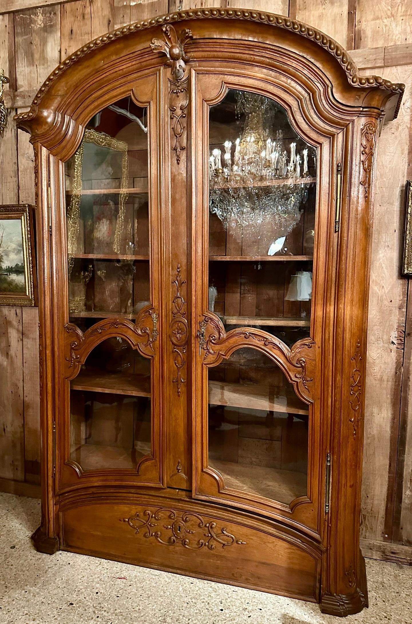 Antique French Oak Bibliothèque or Bookcase, Circa 1840. In Good Condition In New Orleans, LA