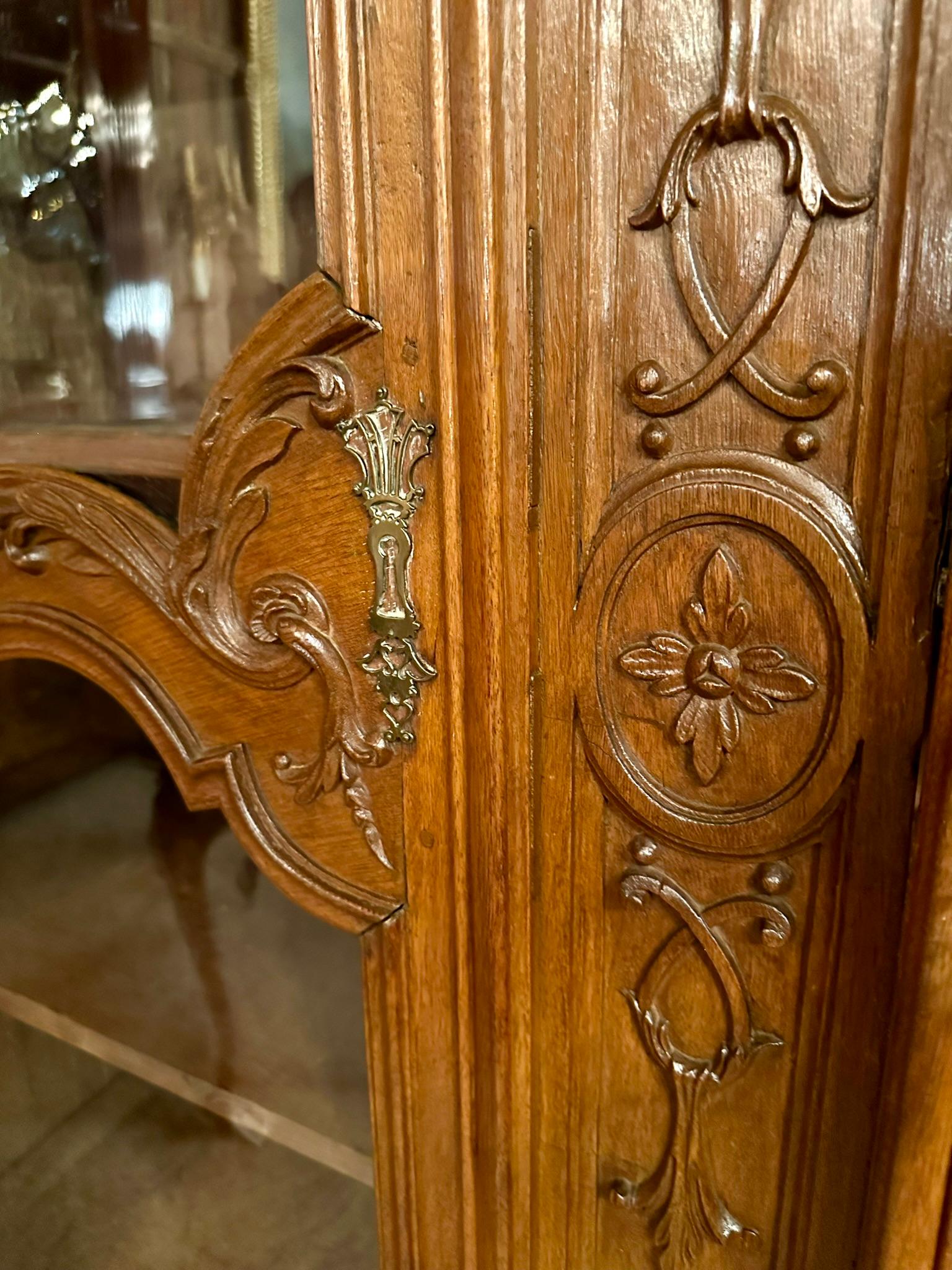 Antique French Oak Bibliothèque or Bookcase, Circa 1840. 4
