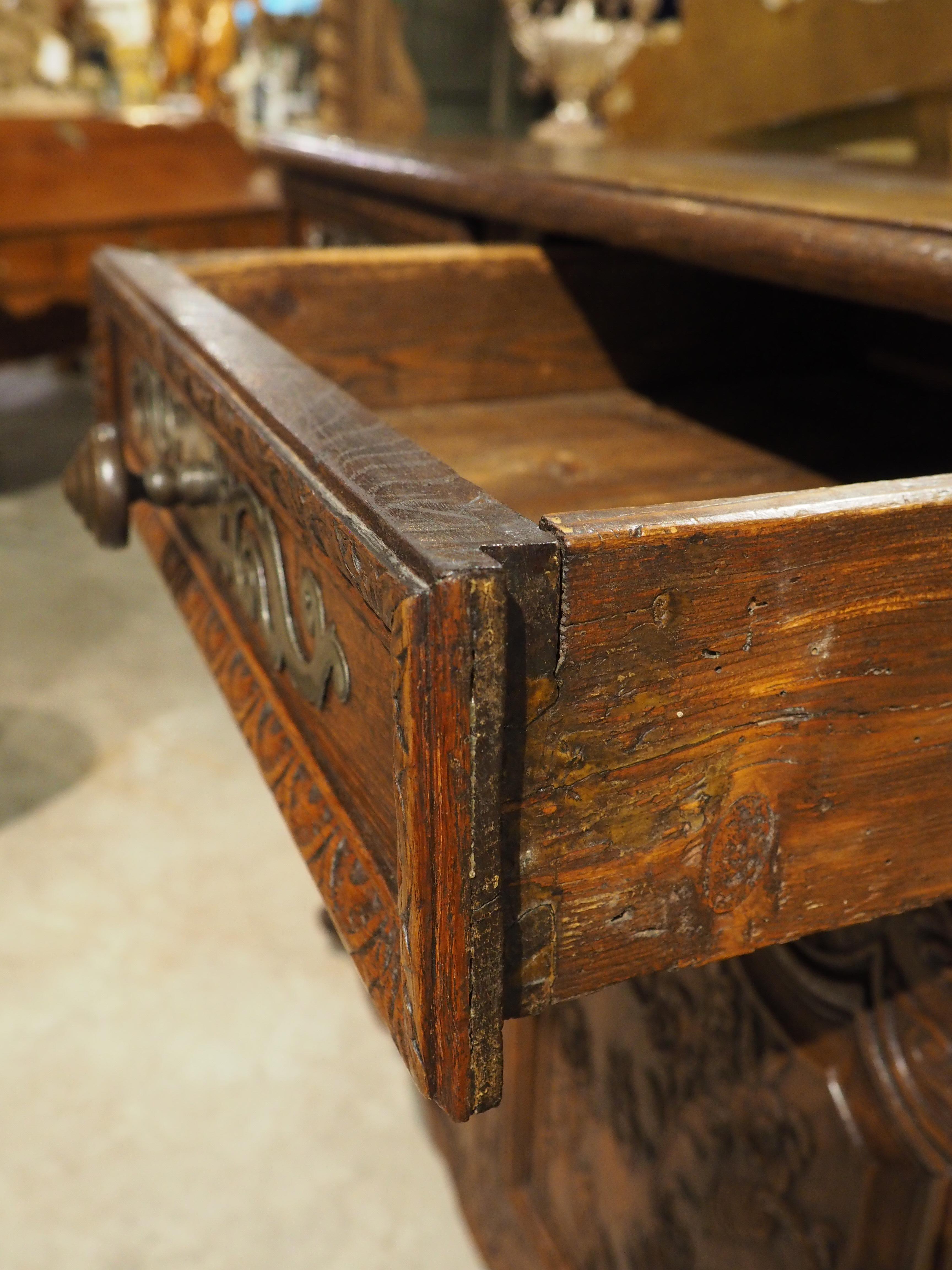 Buffet français ancien en chêne avec quincaillerie en acier de Normandie, France, vers 1830 en vente 7
