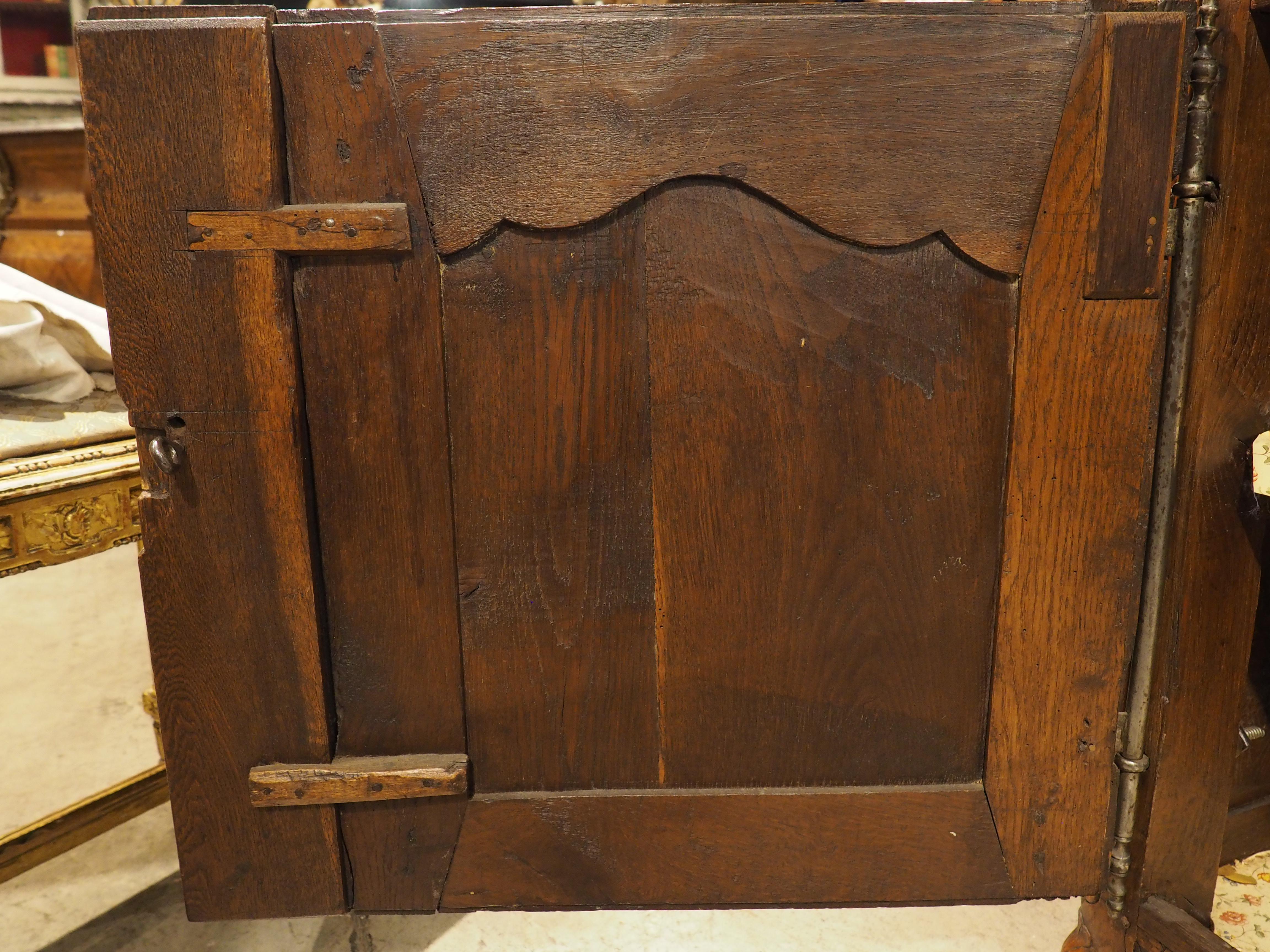 Buffet français ancien en chêne avec quincaillerie en acier de Normandie, France, vers 1830 en vente 11