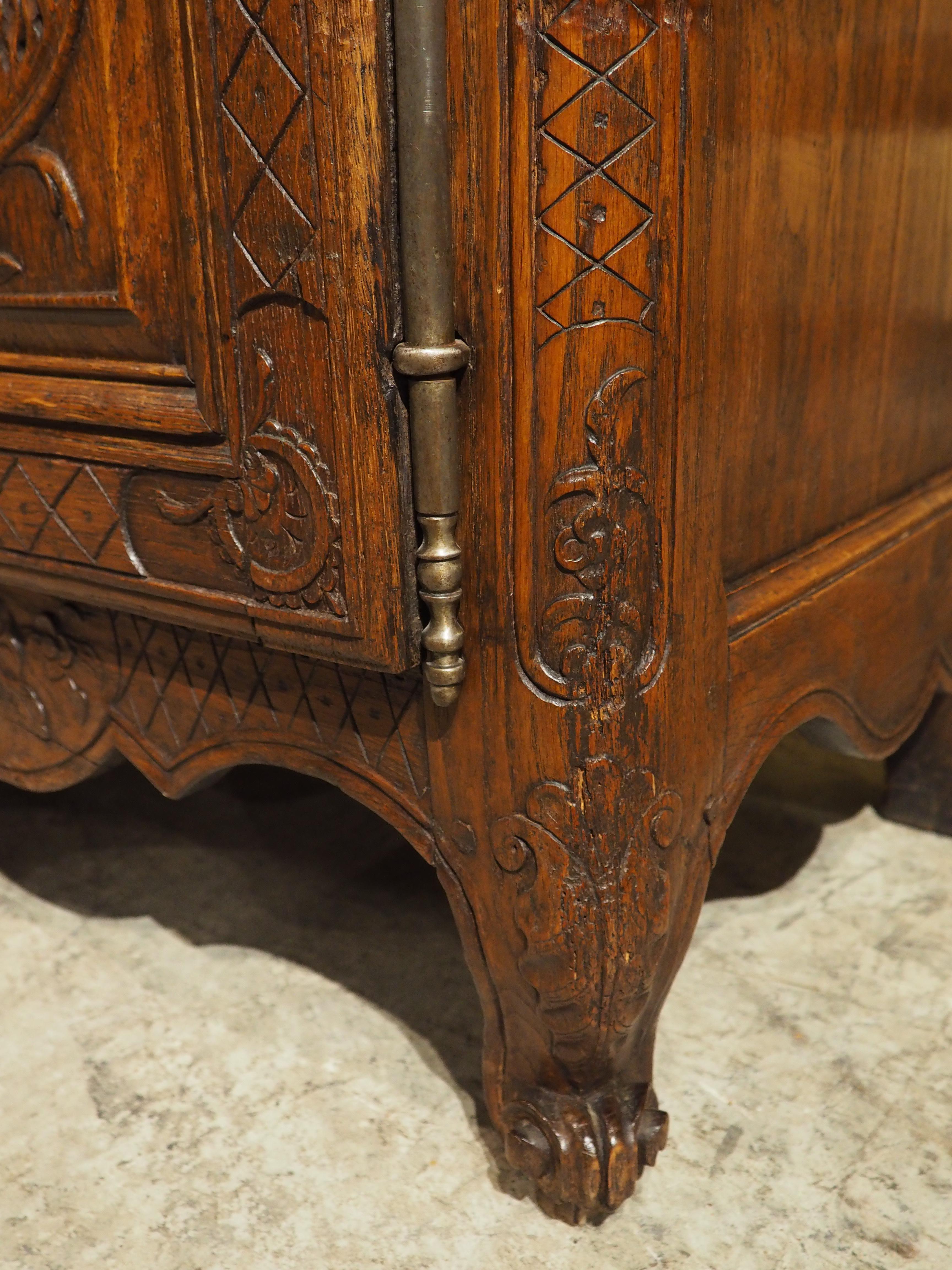 Buffet français ancien en chêne avec quincaillerie en acier de Normandie, France, vers 1830 en vente 1