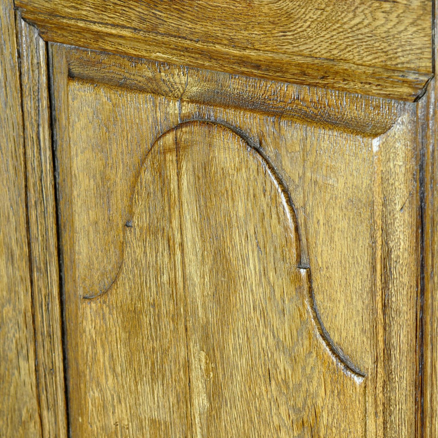 Antique French oak cabinet, circa 1820 For Sale 4