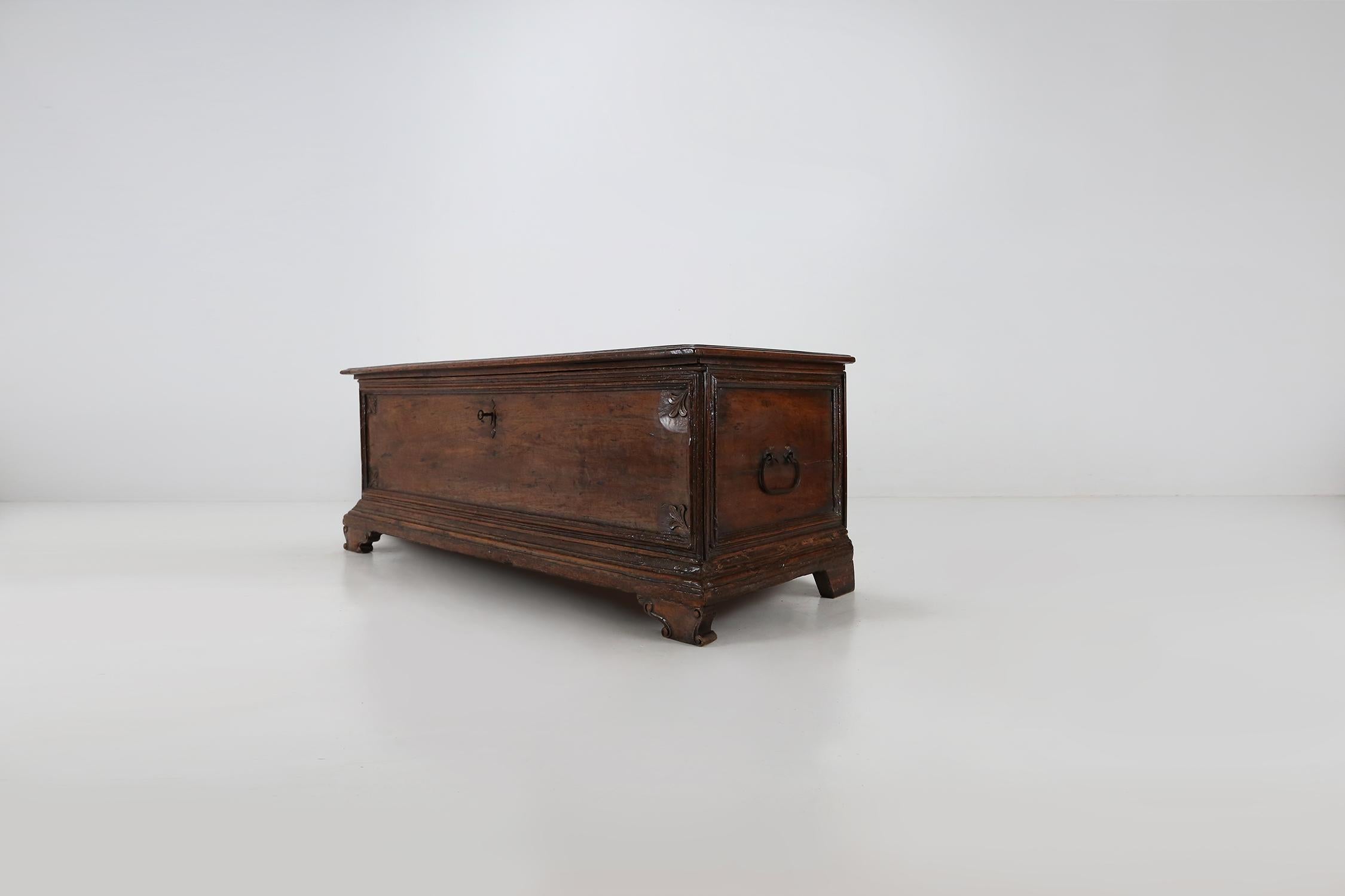 Early 19th Century Antique French Oak Chest Linen Trunk 1800 For Sale