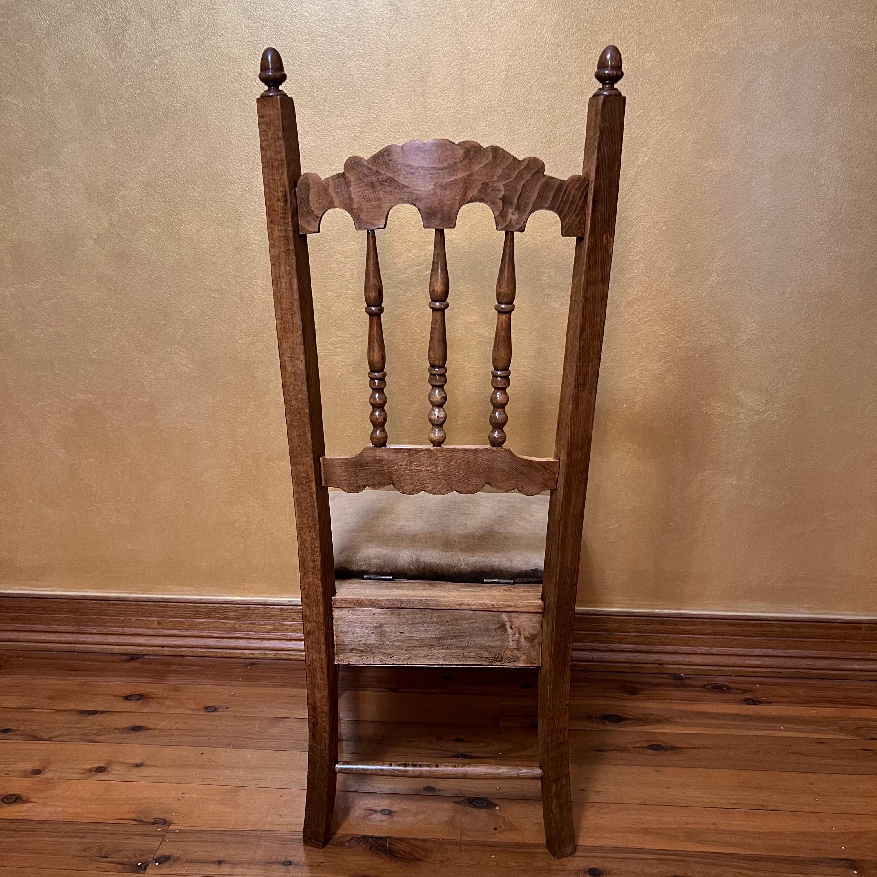 Antique French Oak Children's Seat Lift Chair In Good Condition For Sale In EDENSOR PARK, NSW