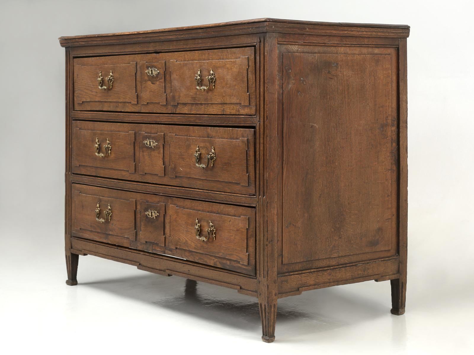 Antique French commode, chest of drawers or dresser and I suppose it all depends upon where you are from, as to what you would like to call our antique French commode. We would date this from the early 1800s, based on the style of dovetails and the