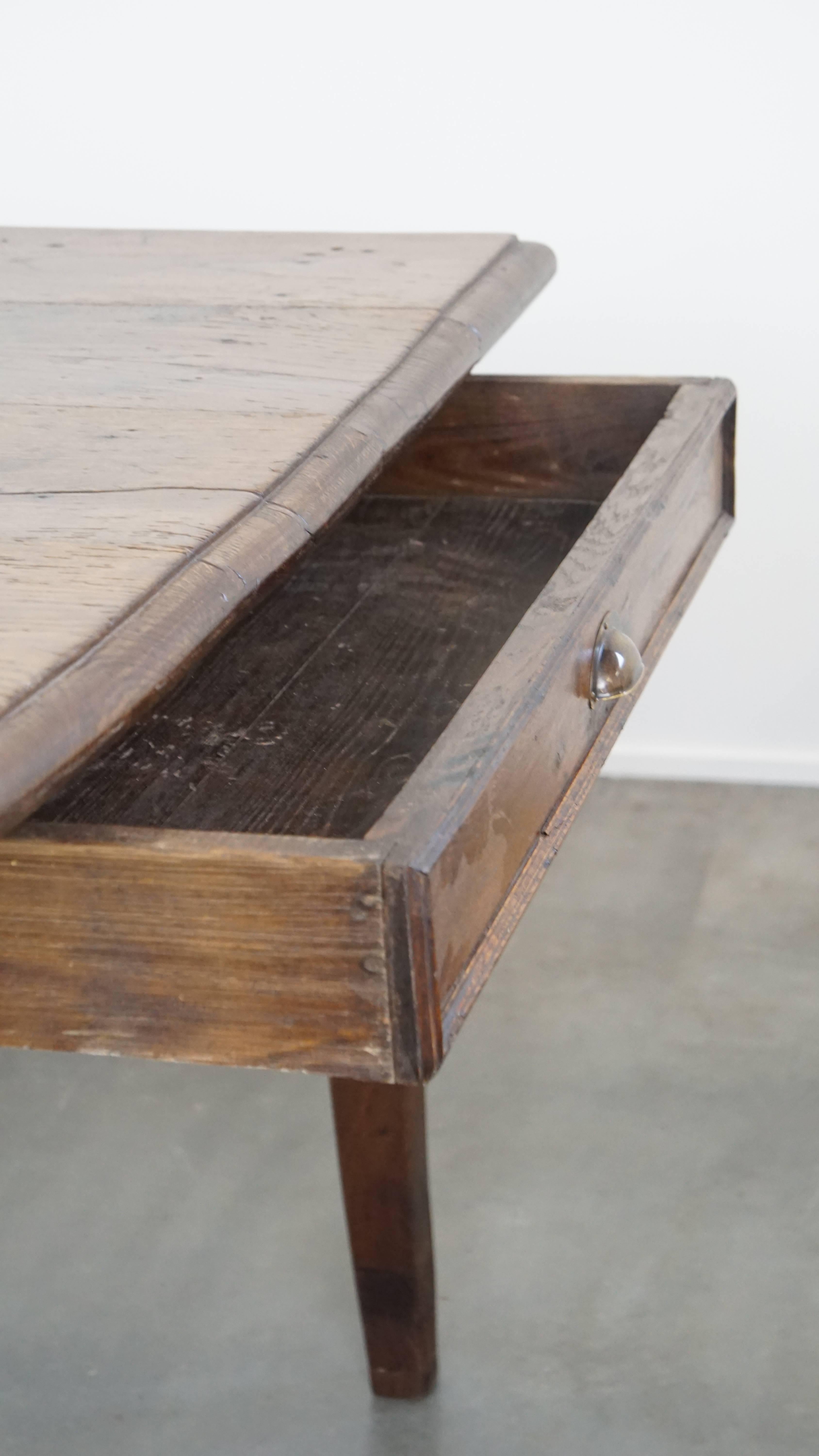 Antigua mesa de comedor francesa de roble de principios del siglo XIX con 2 cajones en venta 4