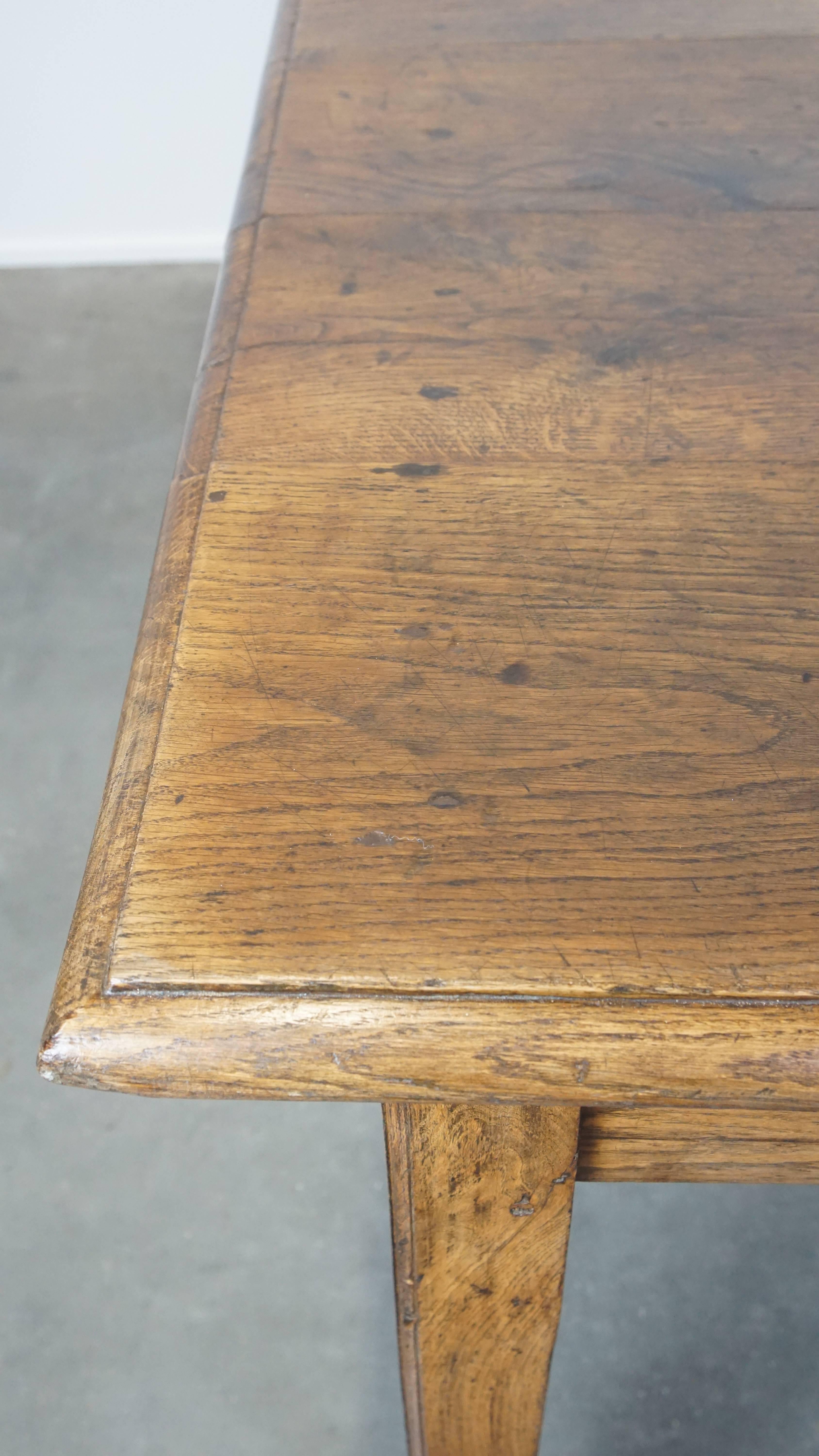 Antigua mesa de comedor francesa de roble de principios del siglo XIX con 2 cajones en venta 6