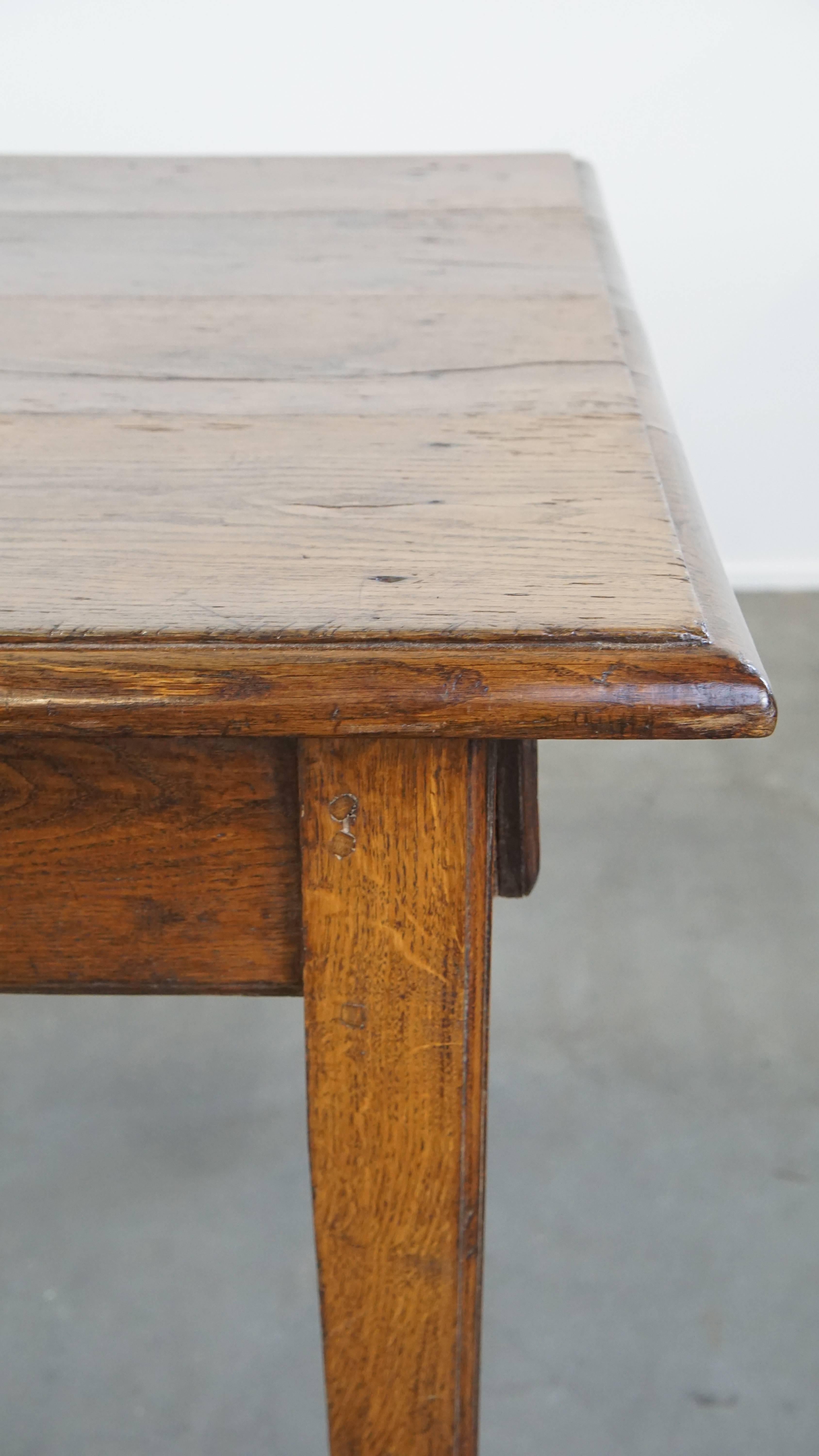 Antigua mesa de comedor francesa de roble de principios del siglo XIX con 2 cajones en venta 7