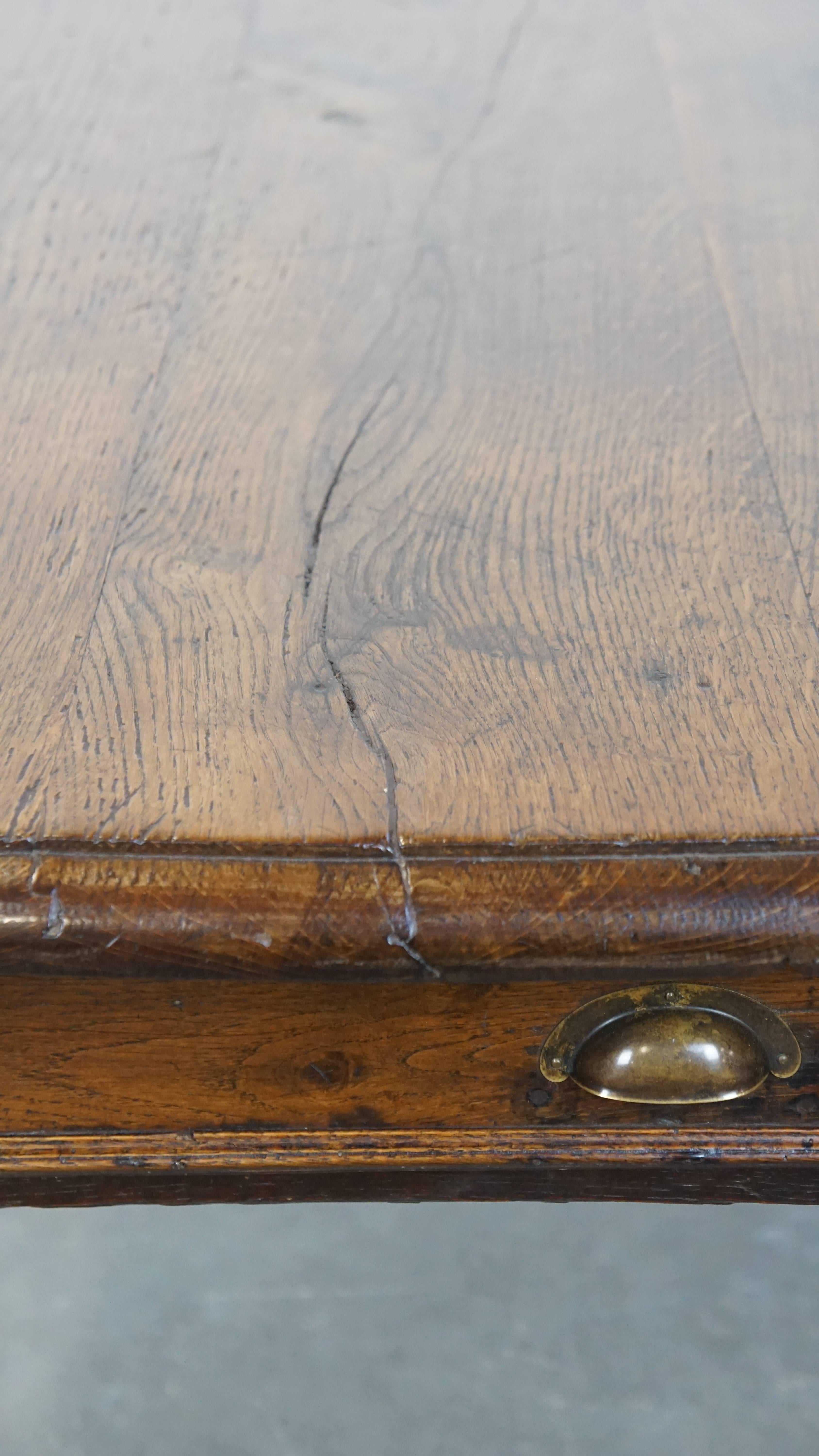 Antigua mesa de comedor francesa de roble de principios del siglo XIX con 2 cajones en venta 8