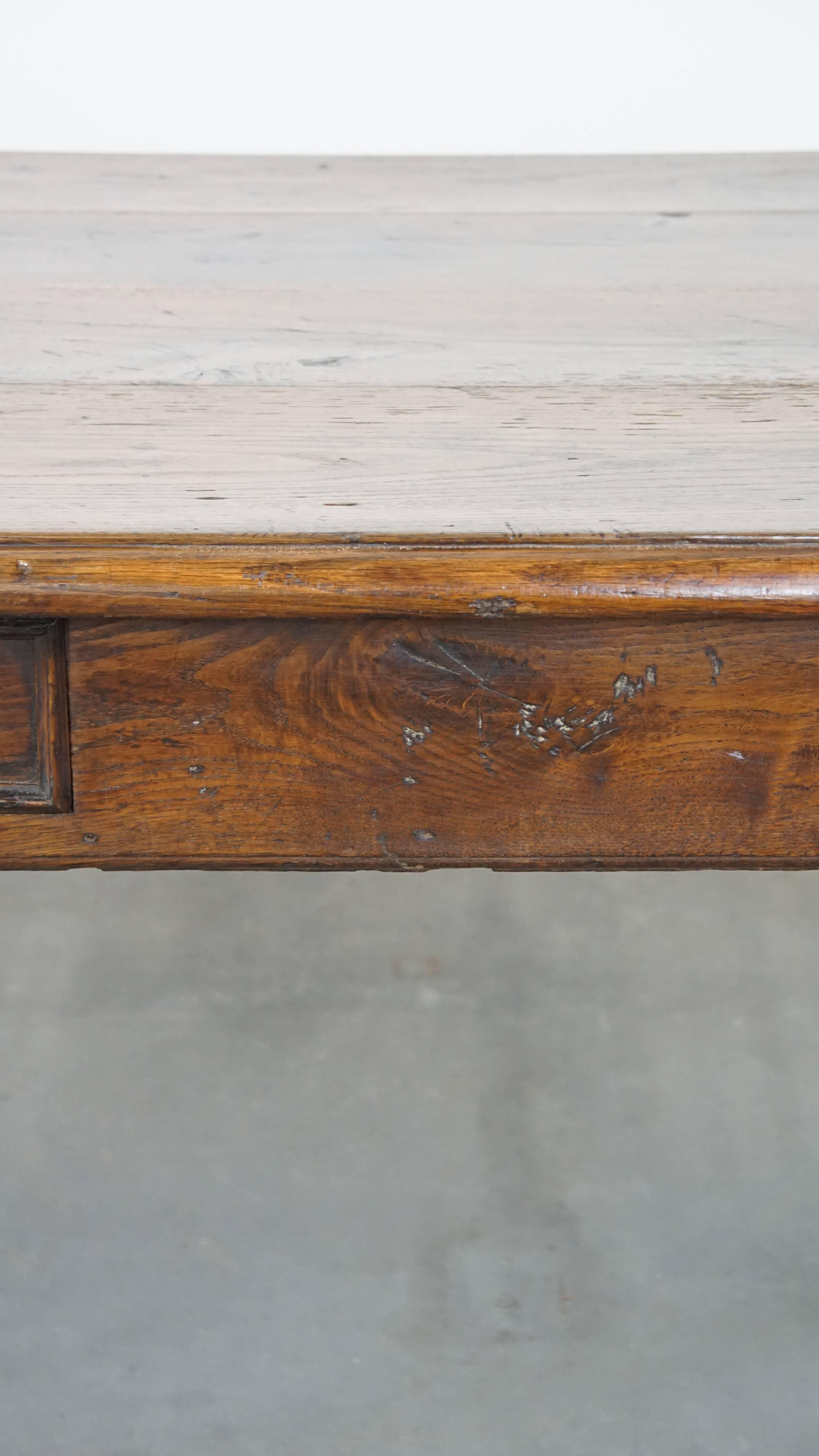 Antigua mesa de comedor francesa de roble de principios del siglo XIX con 2 cajones en venta 11