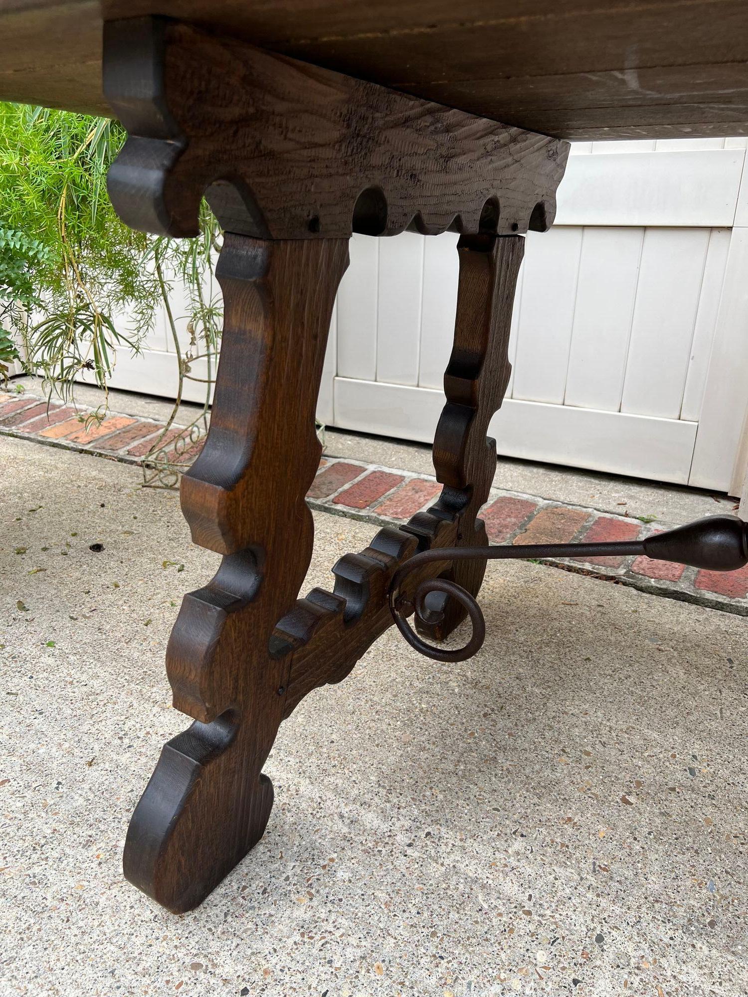 Ancienne table à manger espagnole Catalane Console de cuisine en chêne français, vers 1910 en vente 4
