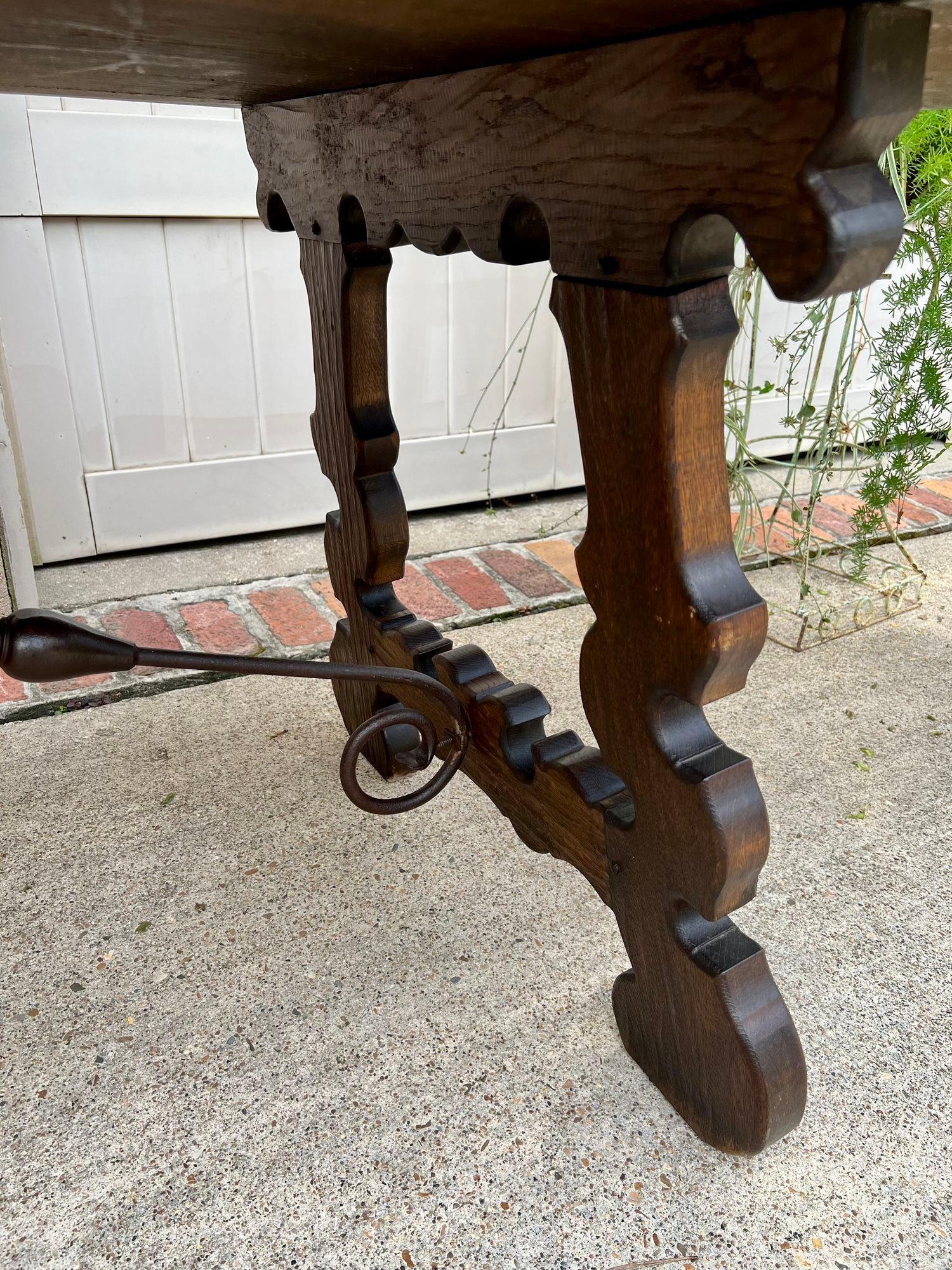 Ancienne table à manger espagnole Catalane Console de cuisine en chêne français, vers 1910 en vente 5