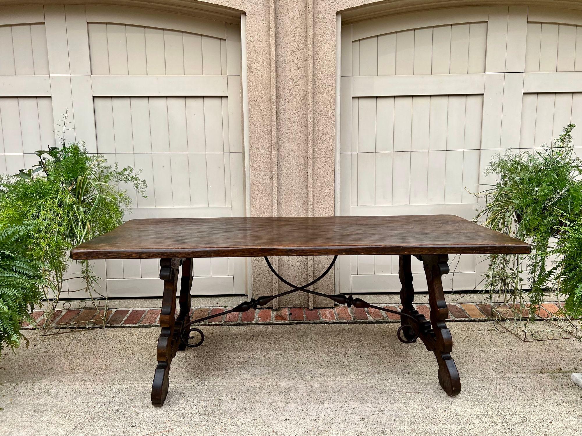 Provincial français Ancienne table à manger espagnole Catalane Console de cuisine en chêne français, vers 1910 en vente