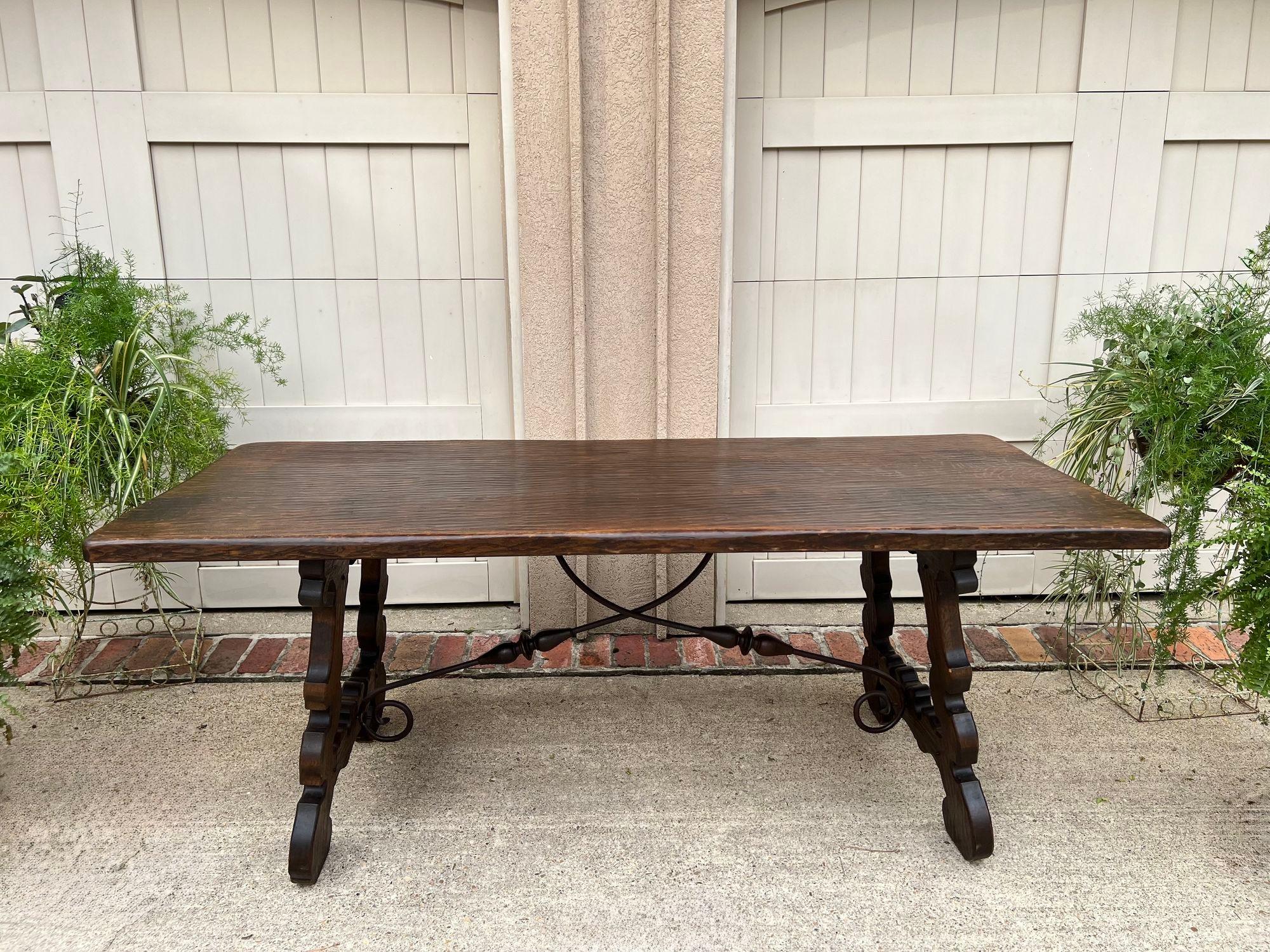Français Ancienne table à manger espagnole Catalane Console de cuisine en chêne français, vers 1910 en vente