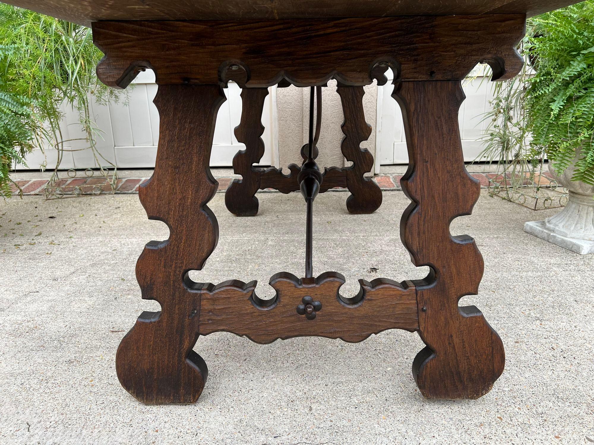 Métal Ancienne table à manger espagnole Catalane Console de cuisine en chêne français, vers 1910 en vente