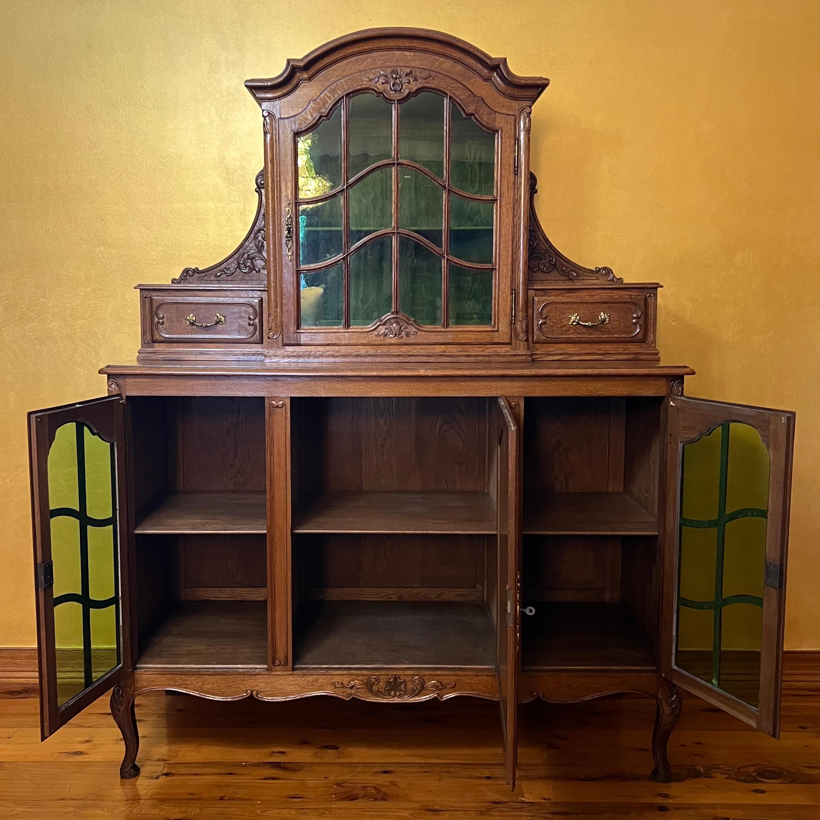 Antique French Oak Display Cabinet In Good Condition For Sale In EDENSOR PARK, NSW
