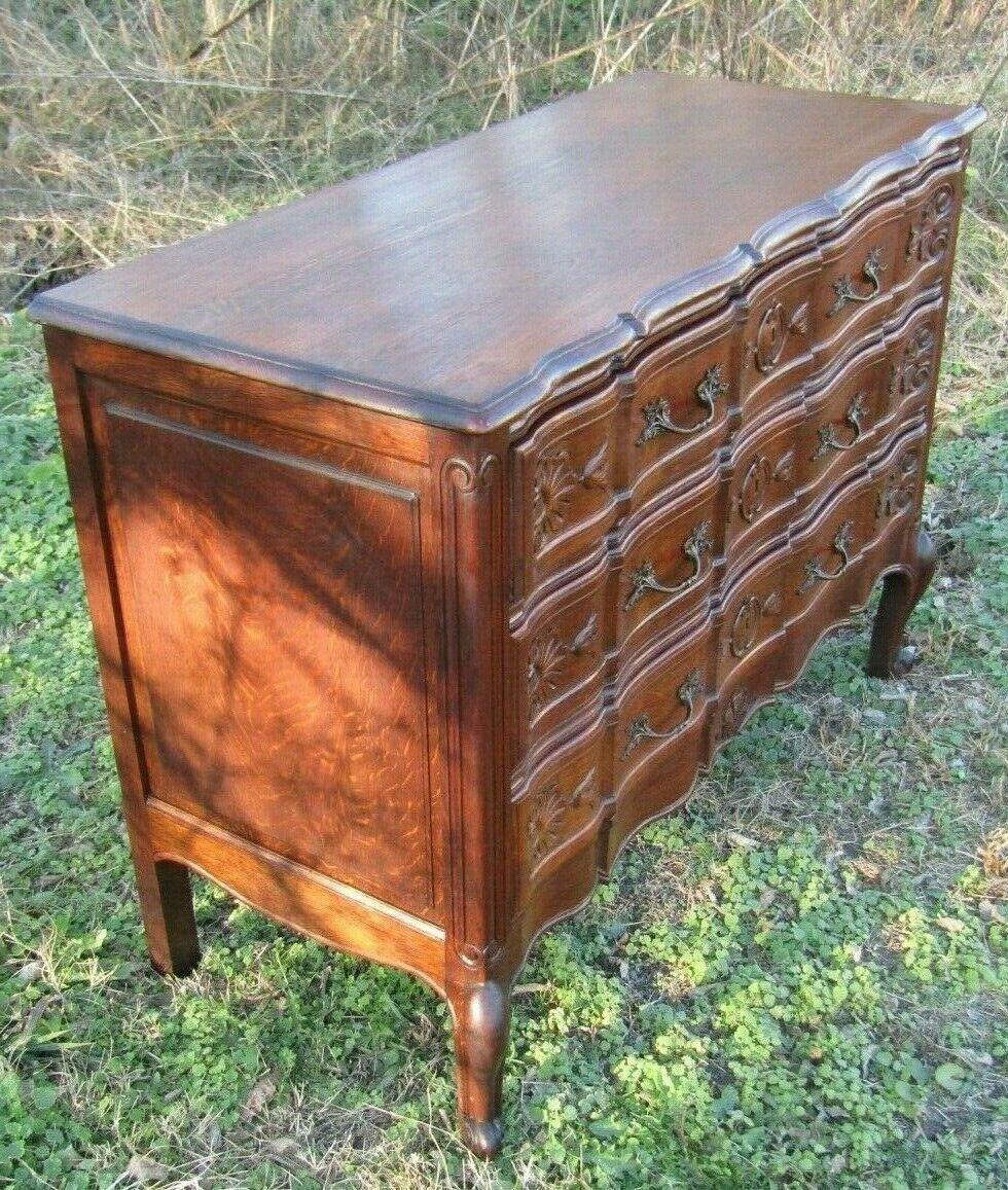 Antique French oak dresser chest of drawers carved shaped front with solid brass Rococo handles
 stood on cabriole legs very good condition .

All draws run smoothly 
Dates from the mid-1900s 
From France 
Great condition
Original