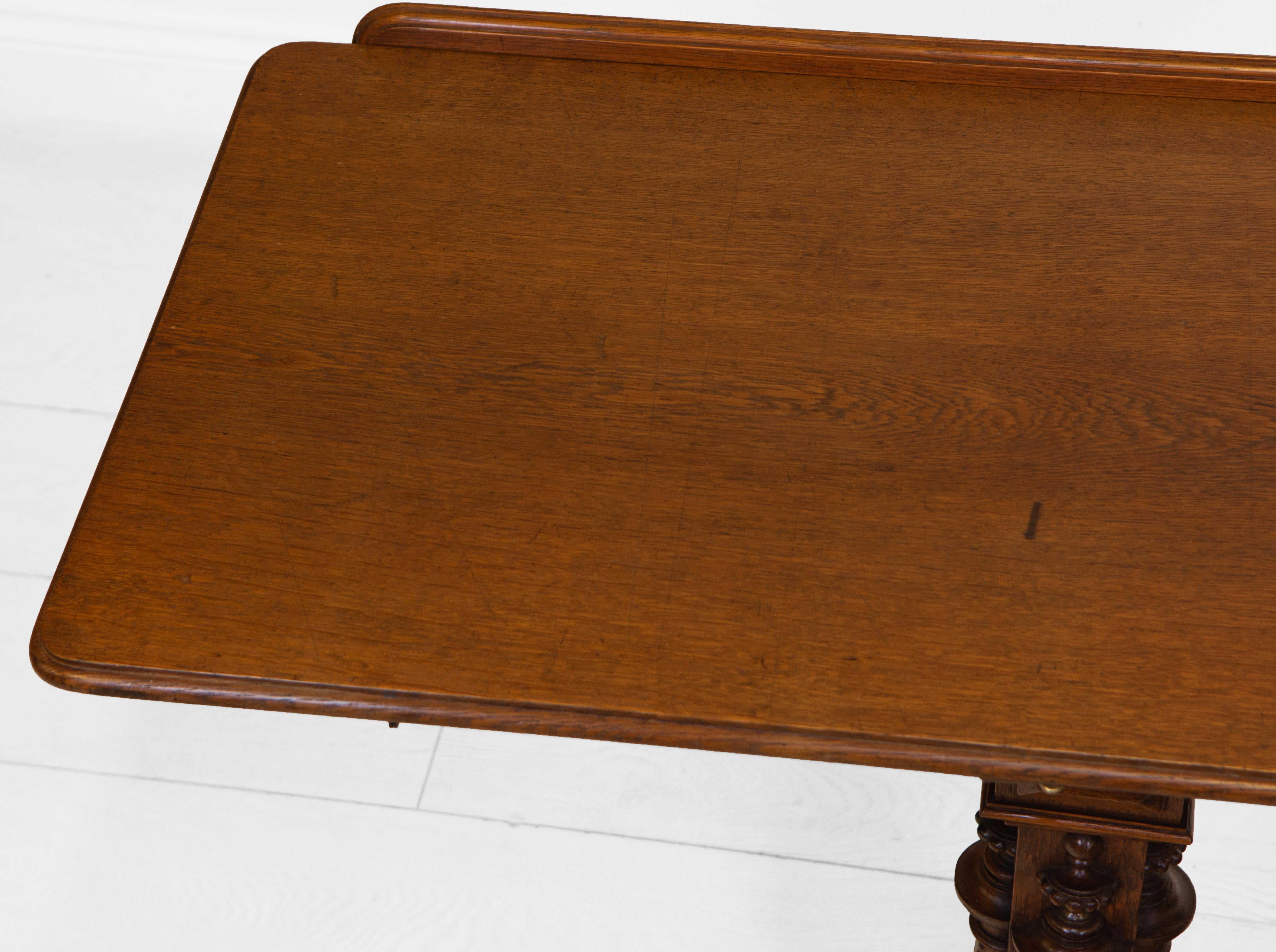 Ancienne table de lecture gothique réglable en Oak Oak, avec pupitre en vente 7