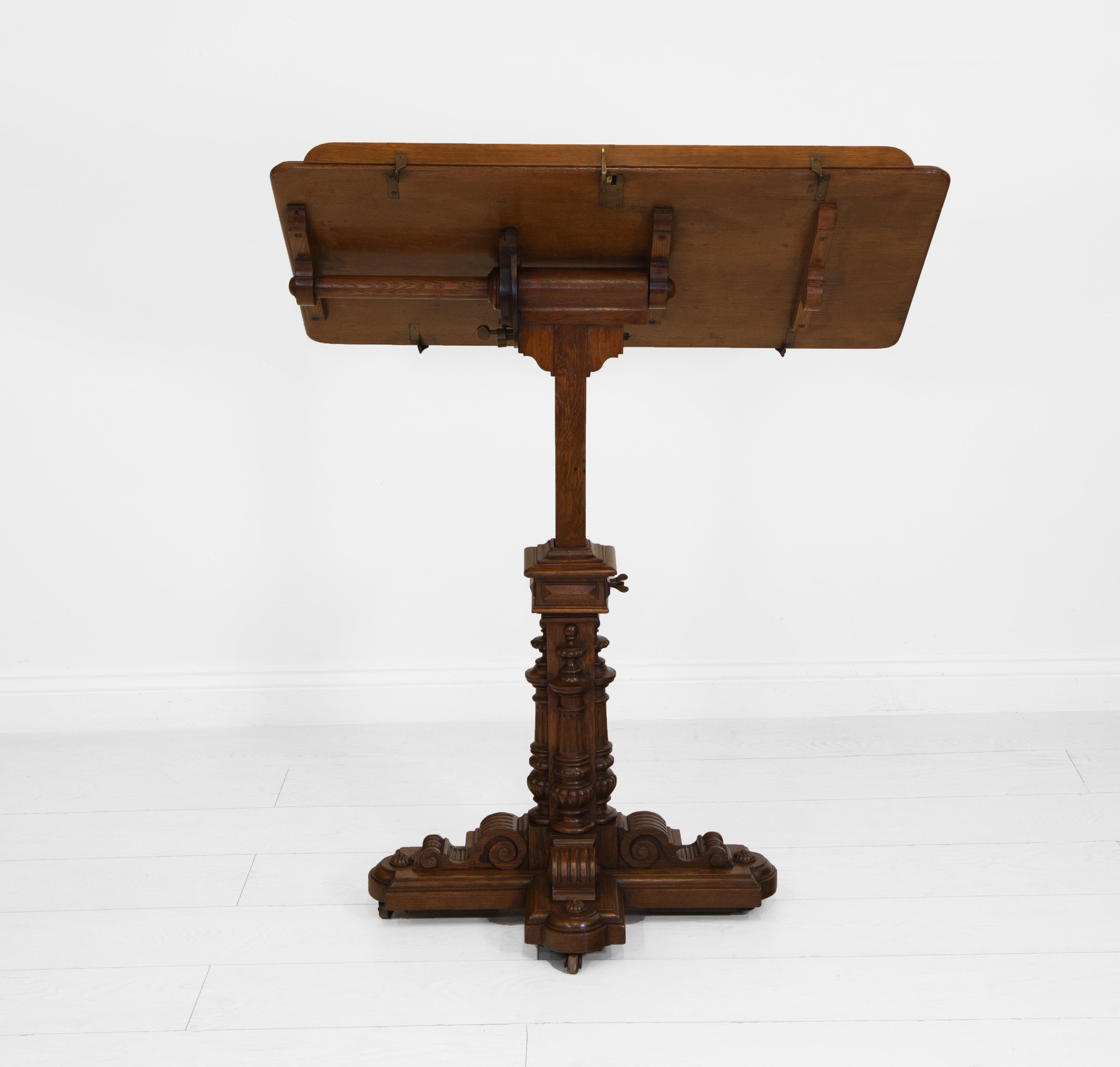 XIXe siècle Ancienne table de lecture gothique réglable en Oak Oak, avec pupitre en vente