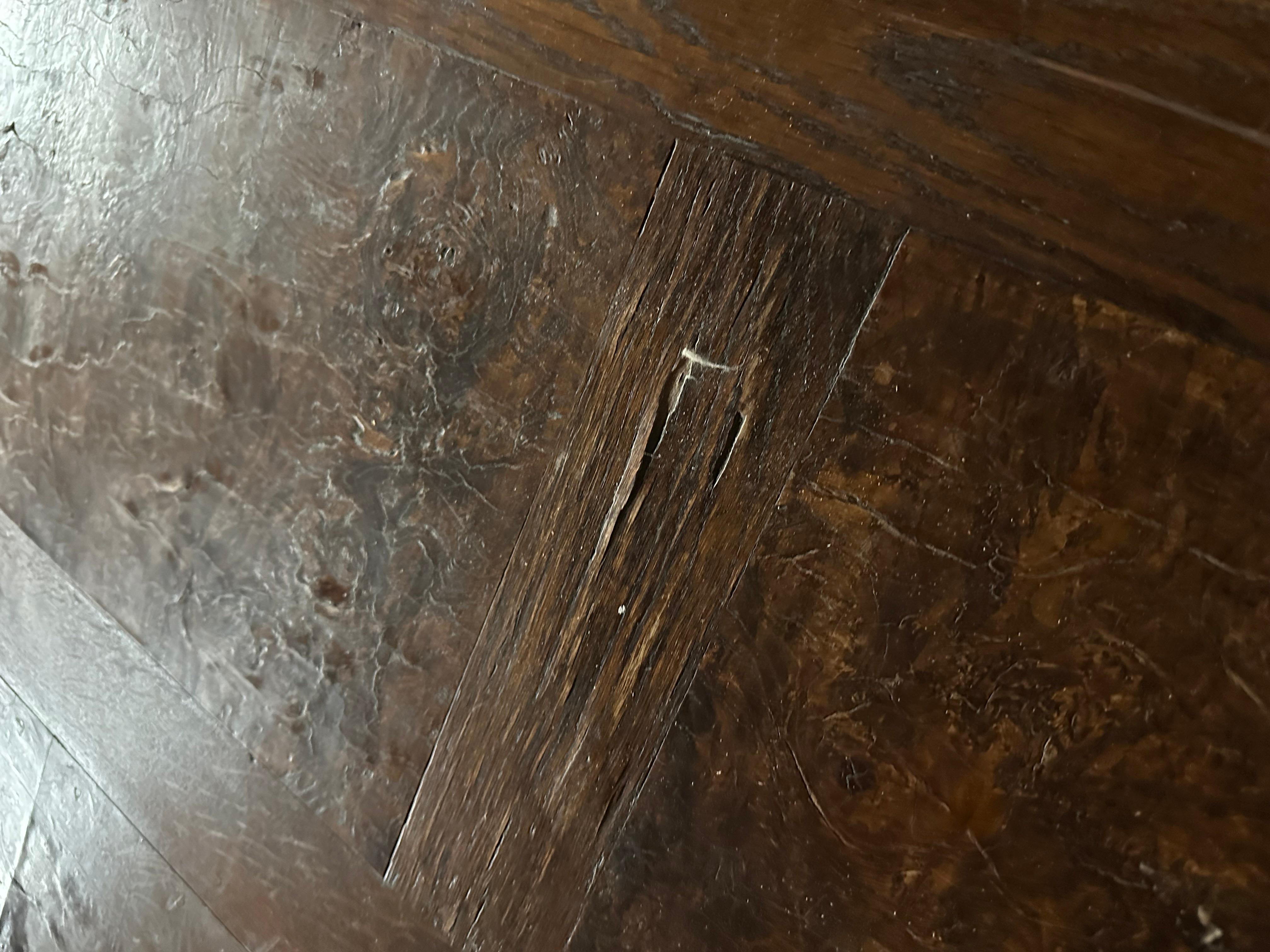 Table de salle à manger à rallonge ancienne en chêne français et orme à tréteaux en vente 4