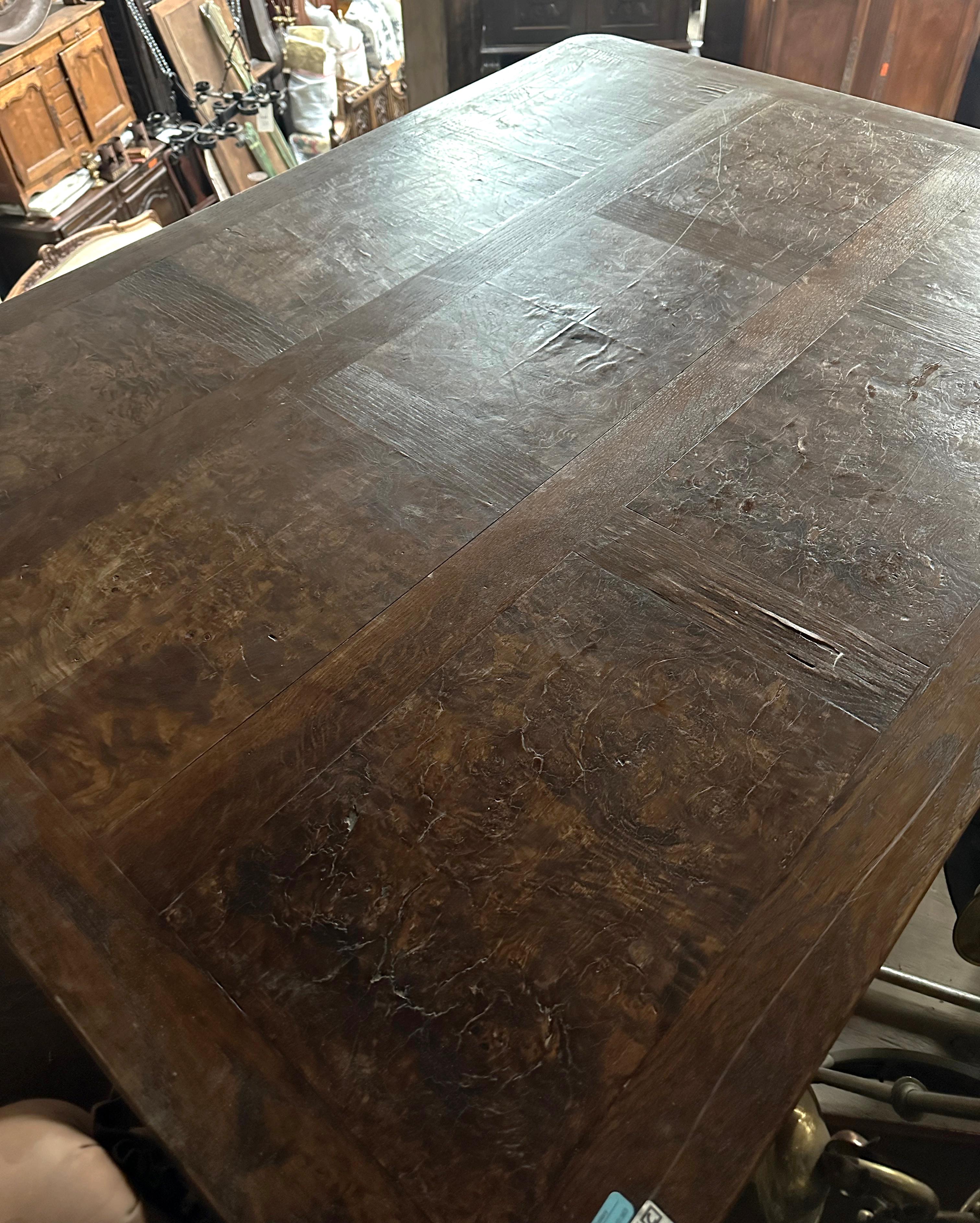 Table de salle à manger à rallonge ancienne en chêne français et orme à tréteaux en vente 5