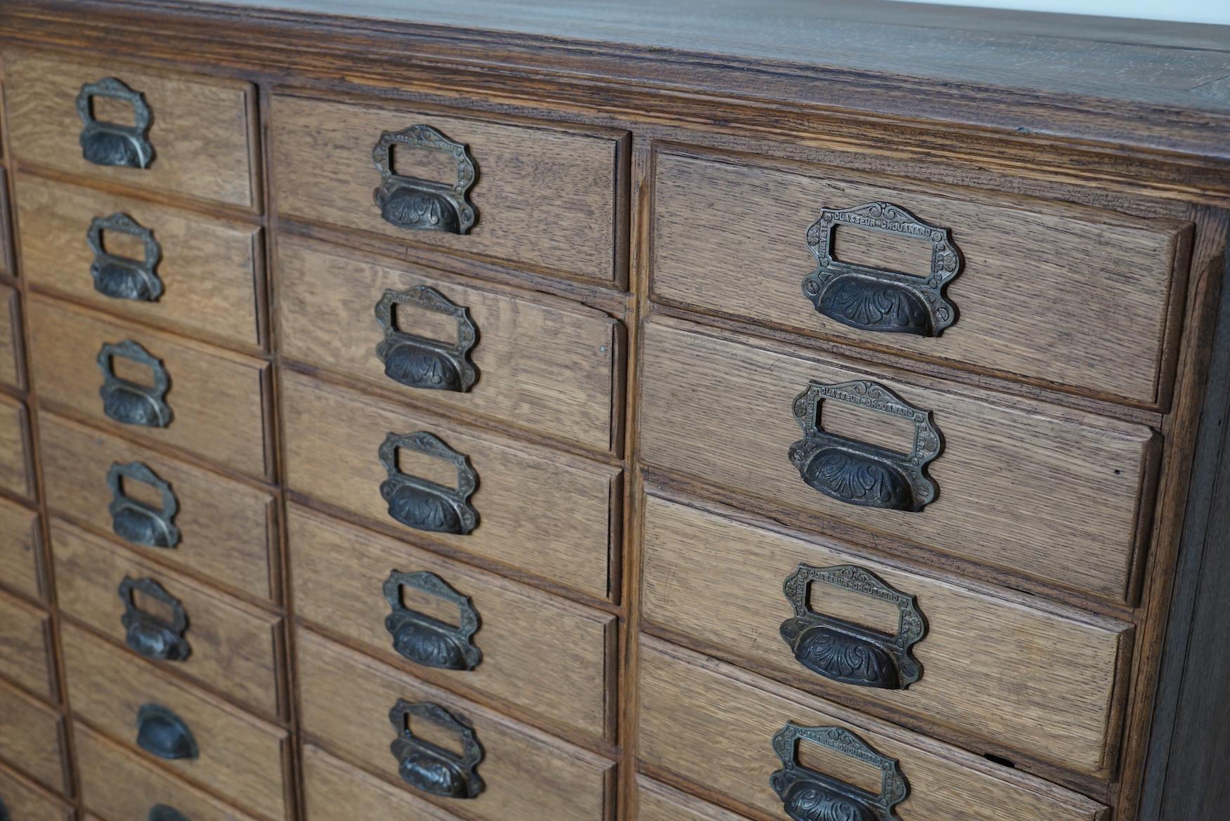 Antique French Oak Filing / Apothekerschrank von Chouanard, um 1910 (Französisch) im Angebot