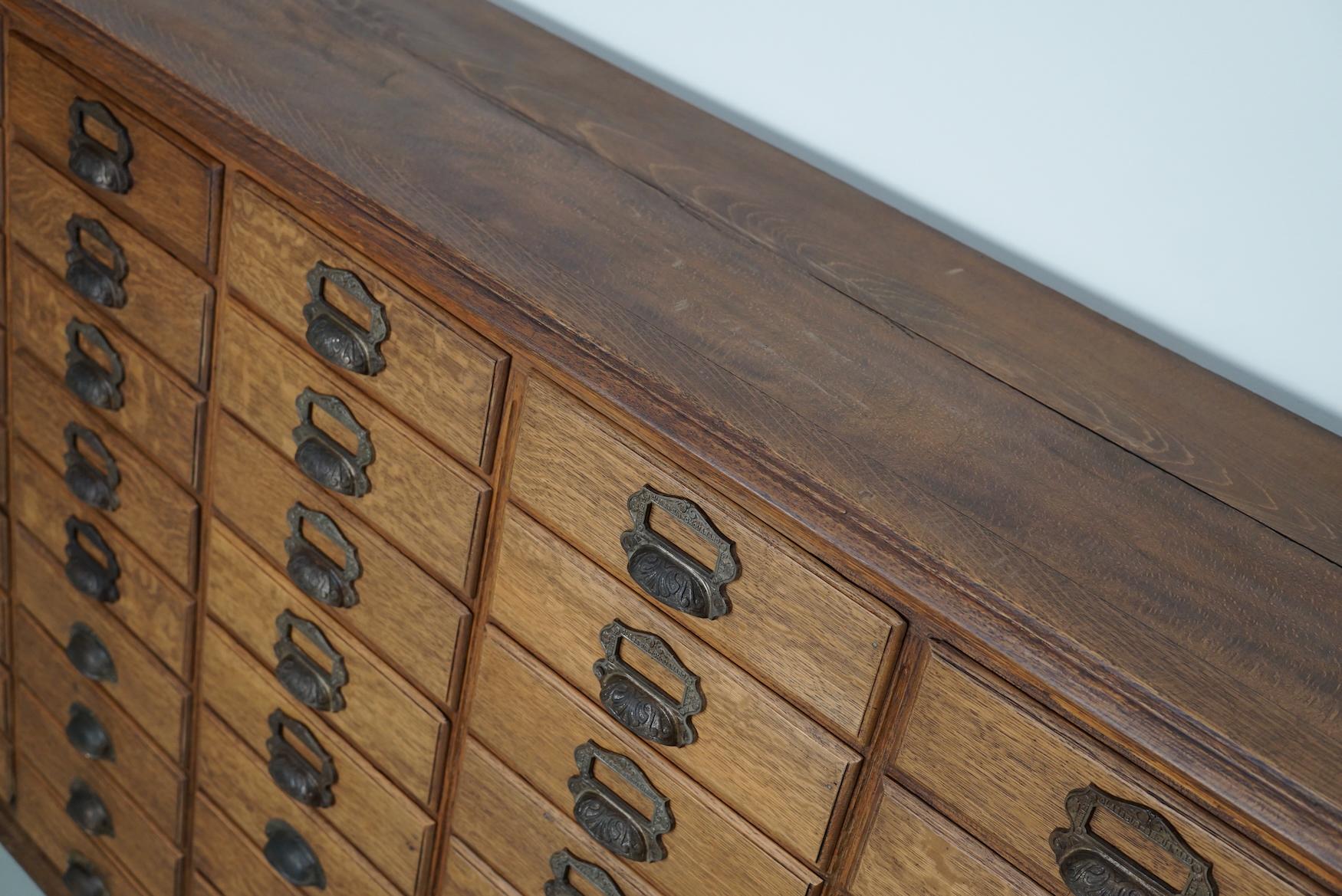 Antique French Oak Filing / Apothekerschrank von Chouanard, um 1910 (Frühes 20. Jahrhundert) im Angebot