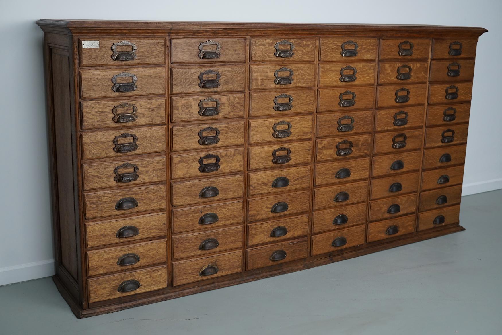 Antique French Oak Filing / Apothekerschrank von Chouanard, um 1910 (Eichenholz) im Angebot