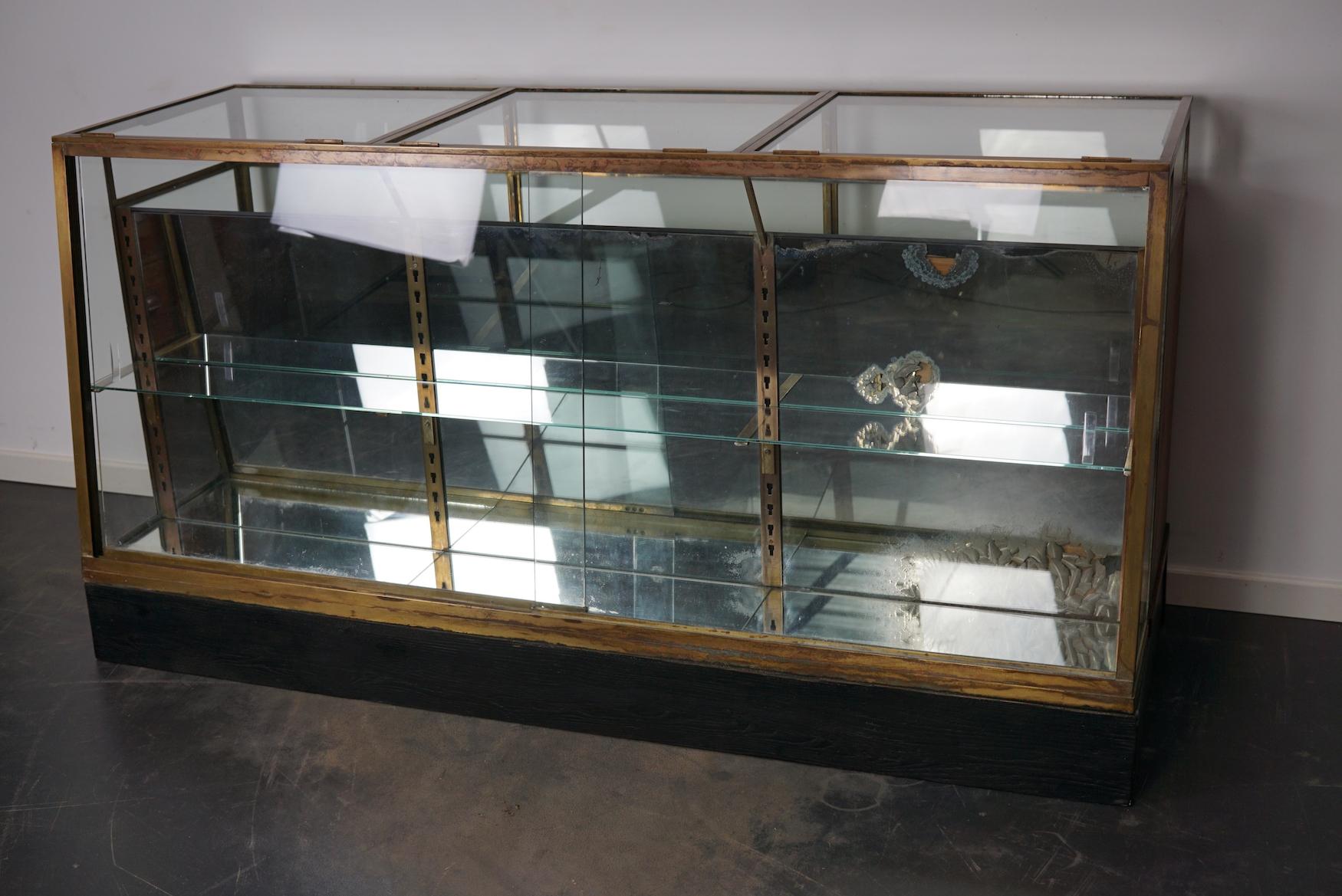 Antique French Oak, Glass and Brass Shop Counter Cabinet / Vitrine, circa 1920s 7