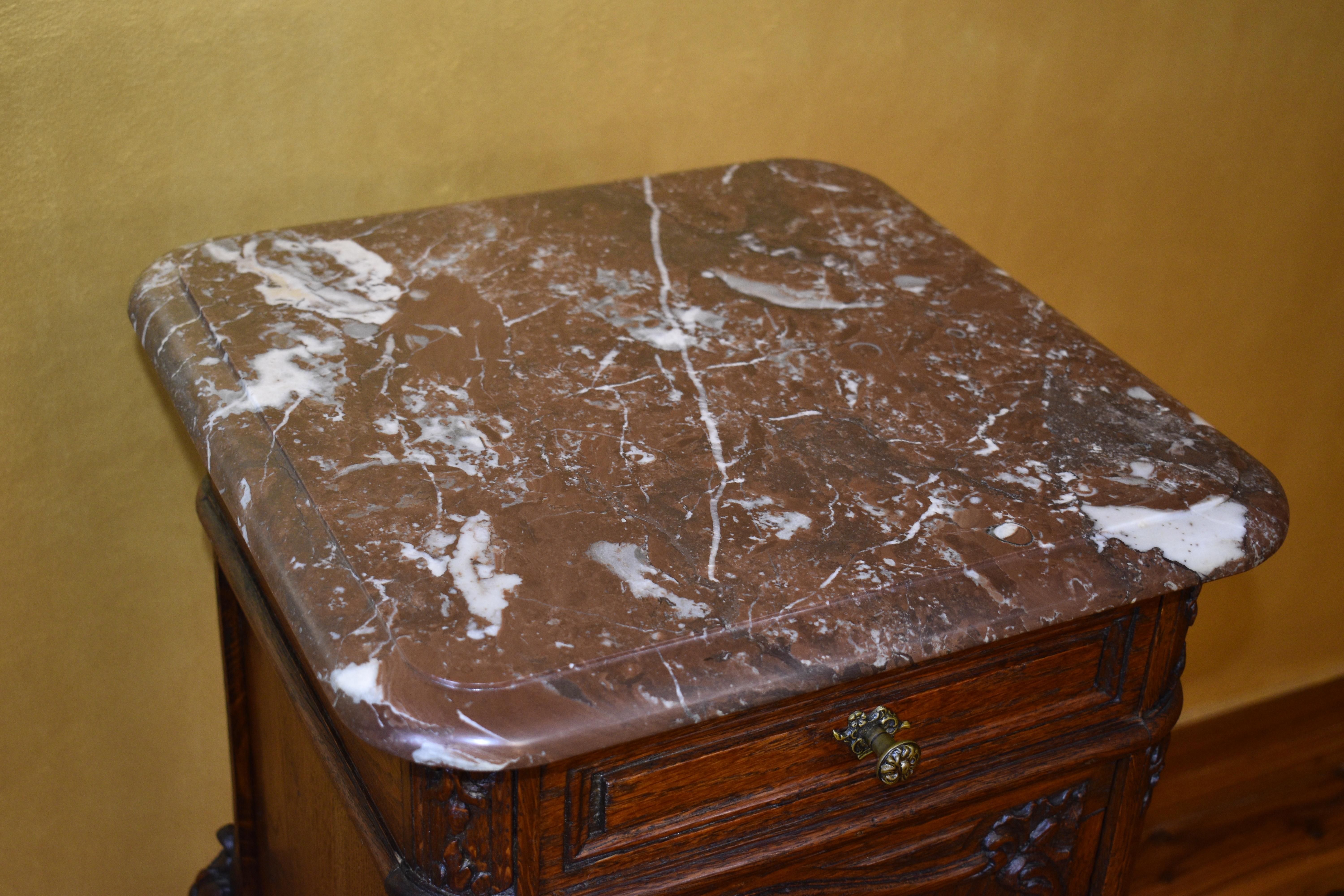 Antique French Oak Marble Top Bed Side Table In Good Condition For Sale In EDENSOR PARK, NSW