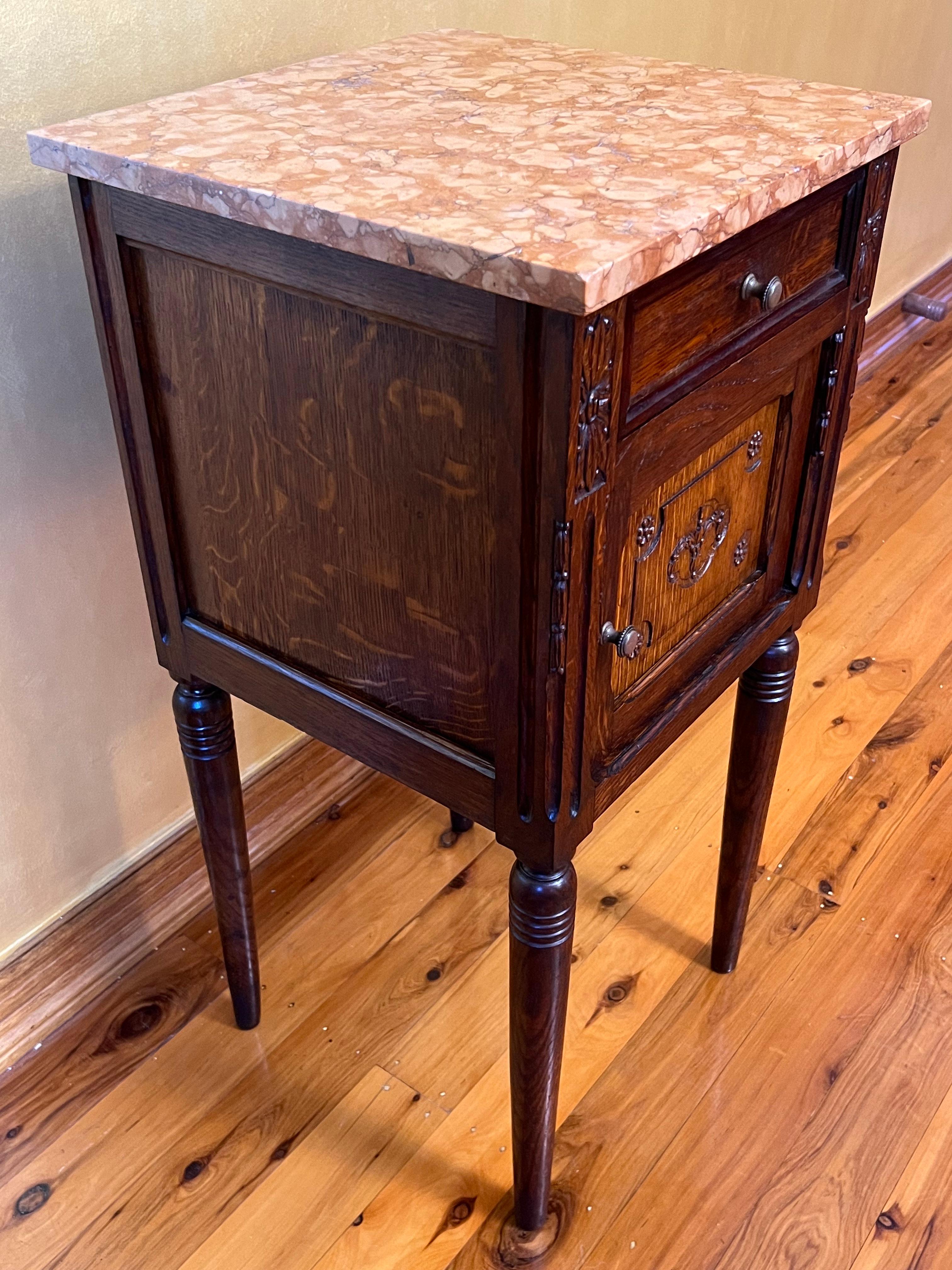 Antique French Oak Marble Top Bedside Table In Good Condition For Sale In EDENSOR PARK, NSW